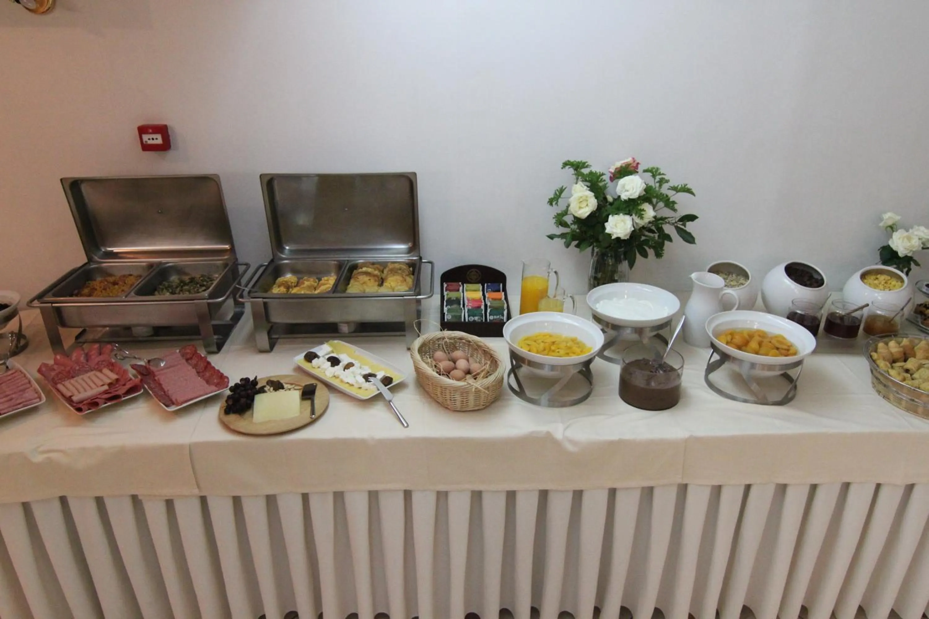 Food and drinks in Achillion Hotel