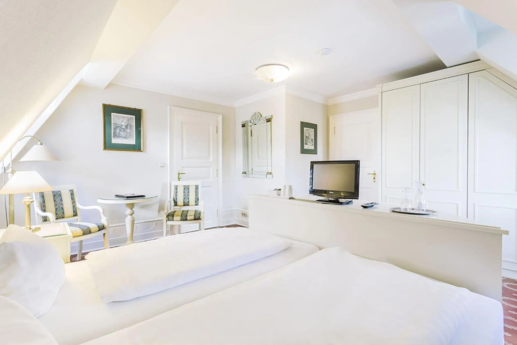 Photo of the whole room, Bed in Burghotel Haselünne