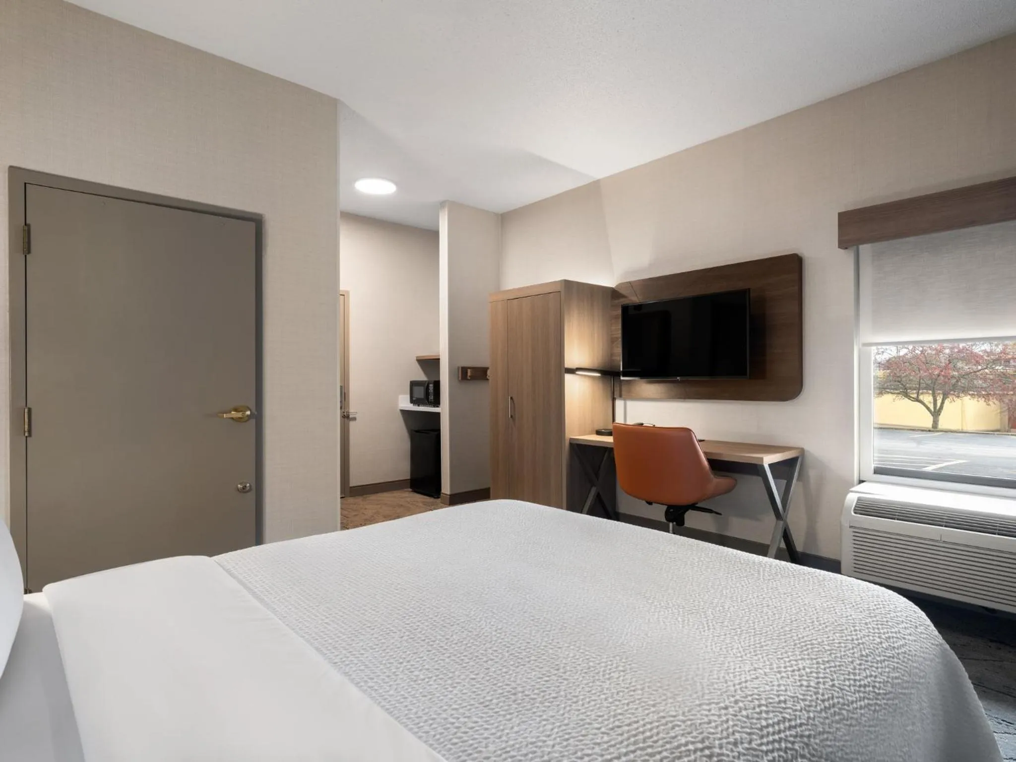 Photo of the whole room, Bed in Holiday Inn Express Meadville (I-79 Exit 147a) by IHG