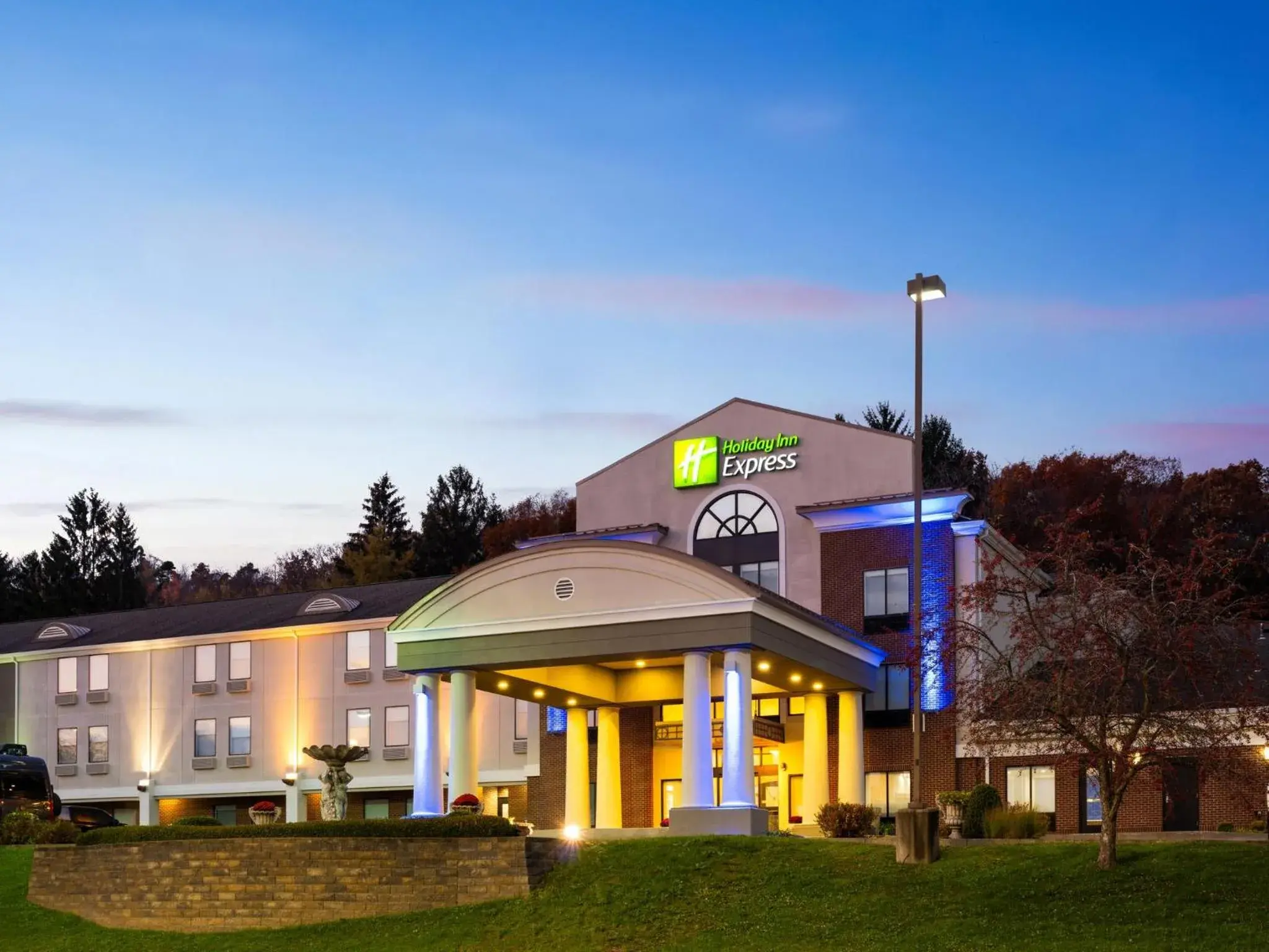 Property building in Holiday Inn Express Meadville (I-79 Exit 147a) by IHG Property building in Holiday Inn Express Meadville (I-79 Exit 147a) by IHG
