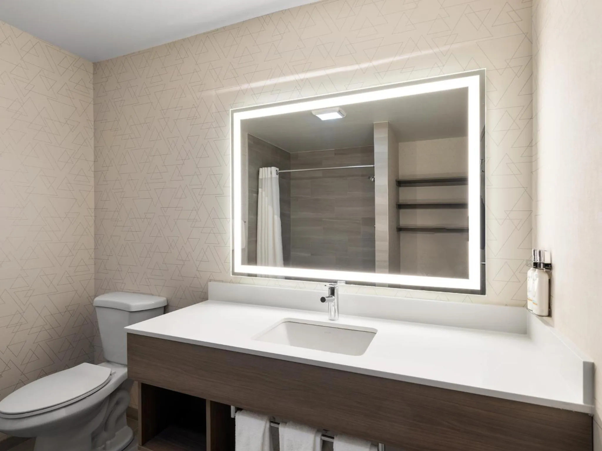 Photo of the whole room in Holiday Inn Express Meadville (I-79 Exit 147a) by IHG