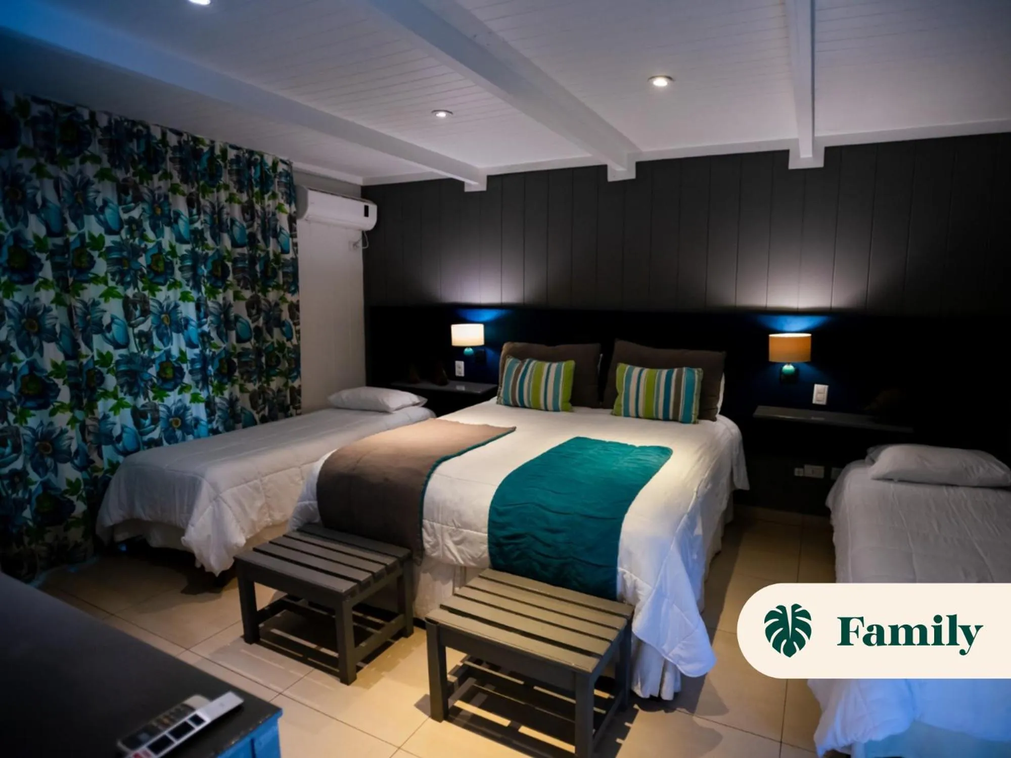 Photo of the whole room, Bed in La Reserva Virgin Lodge