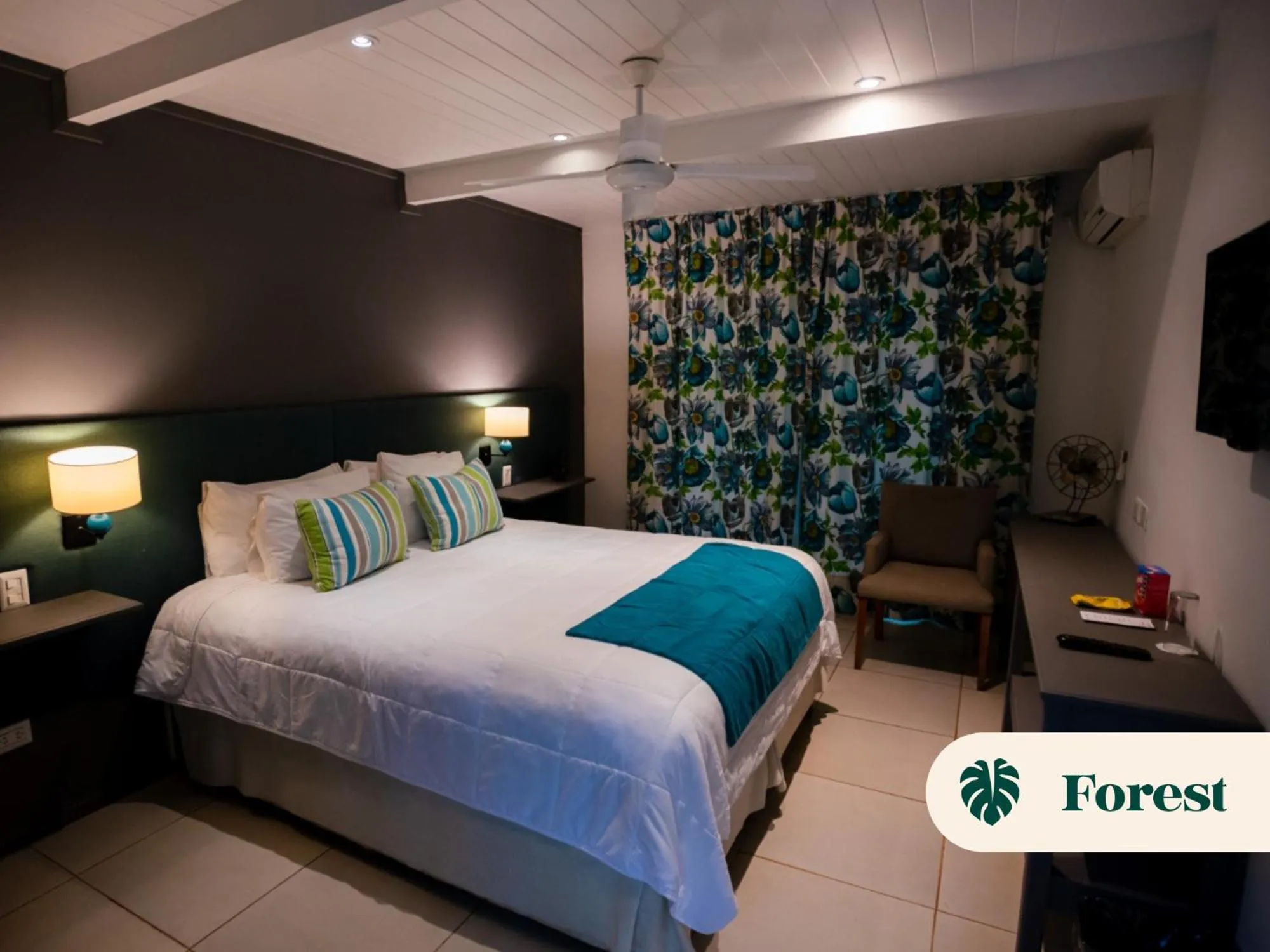 Photo of the whole room, Bed in La Reserva Virgin Lodge