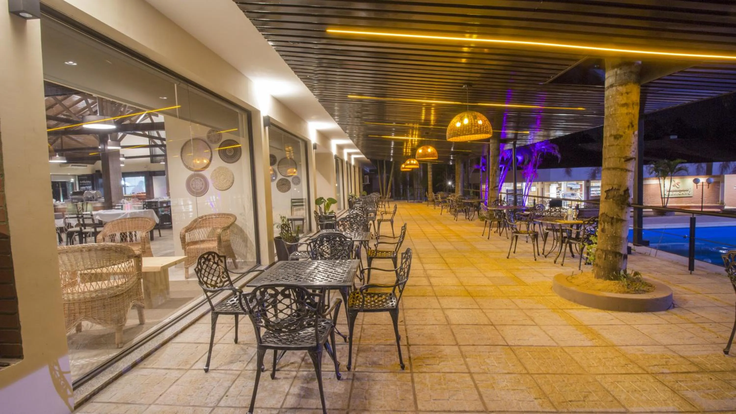 Restaurant/places to eat in Complejo Americano