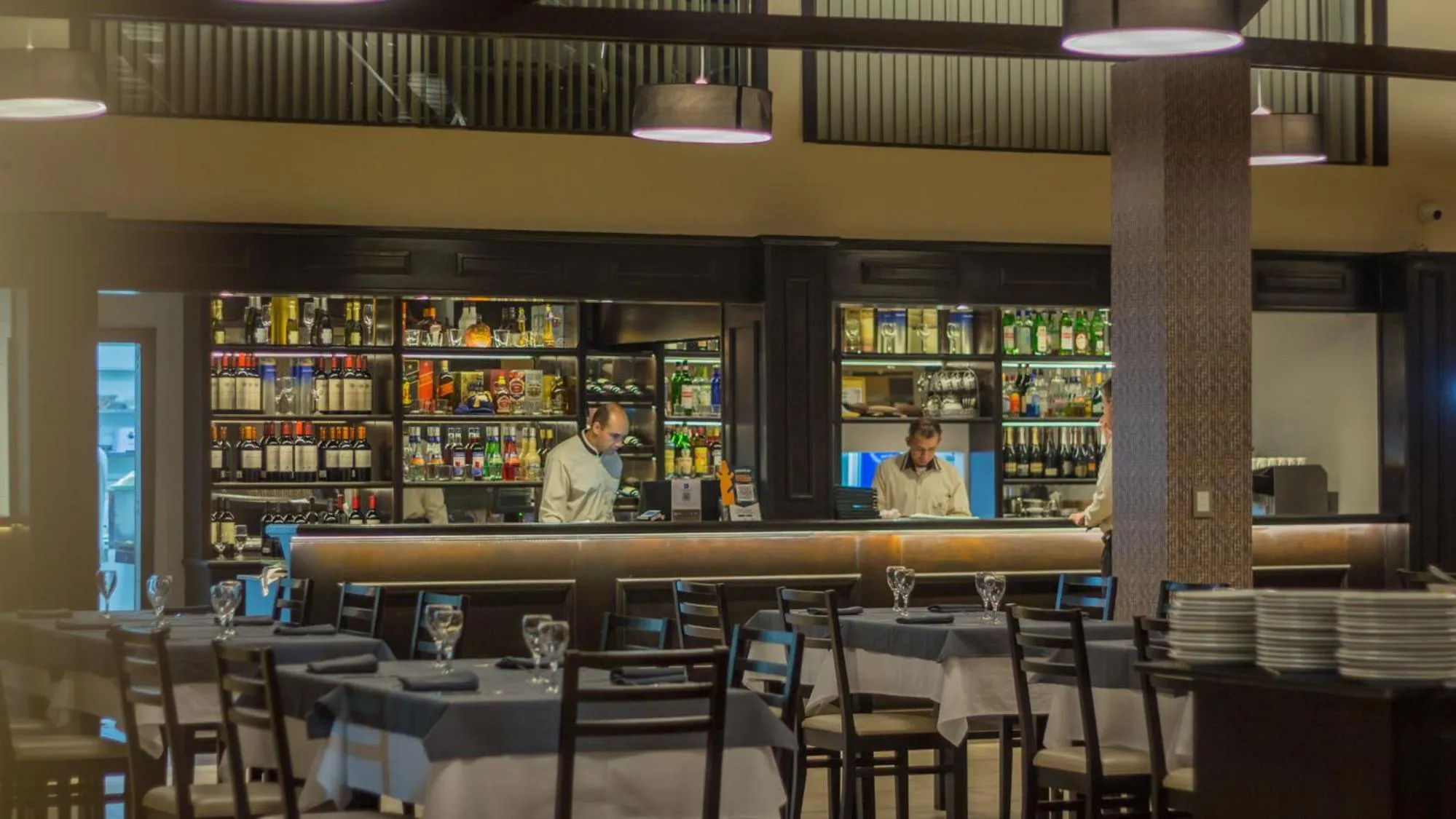 Restaurant/places to eat in Complejo Americano