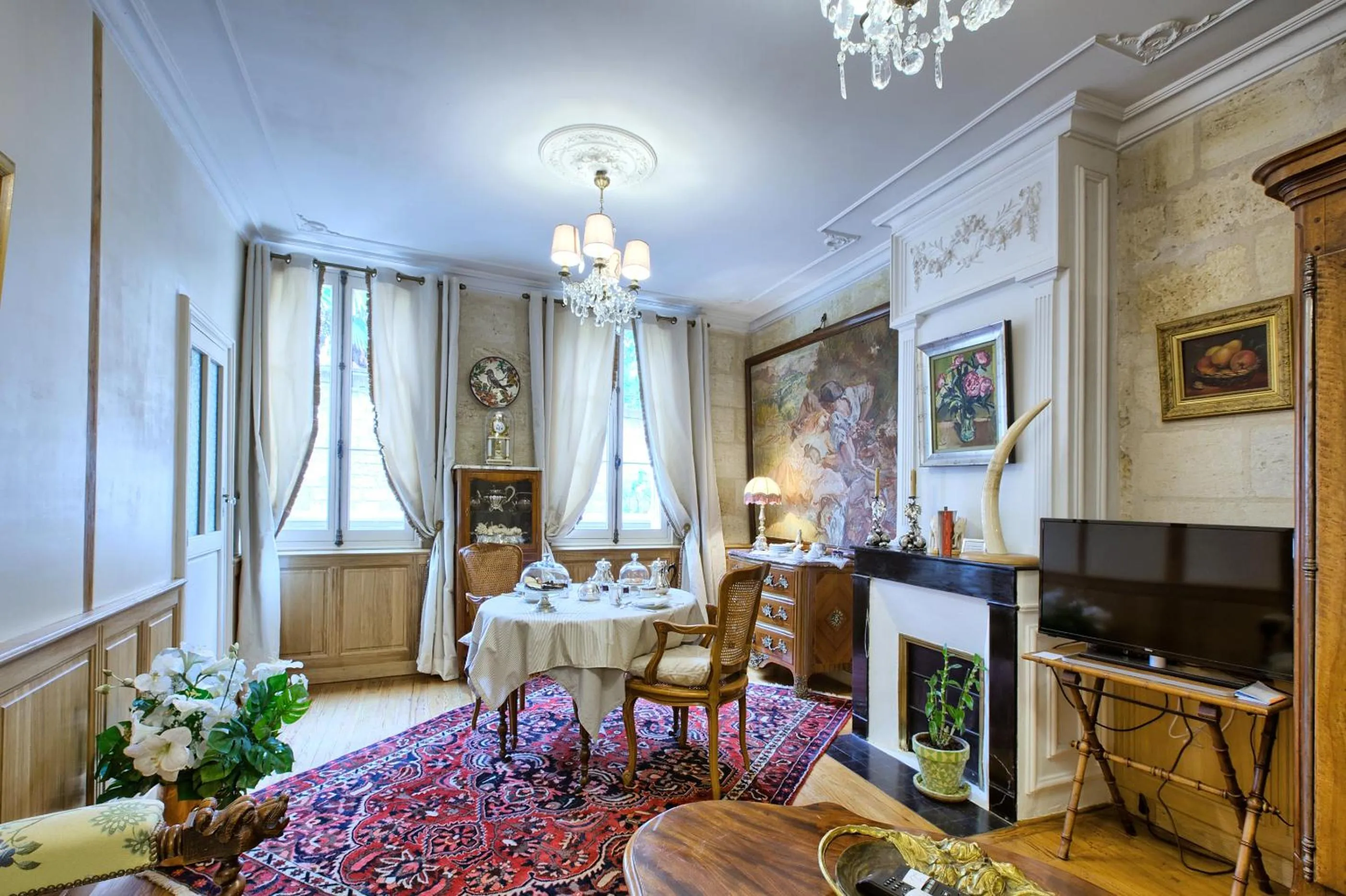 Communal lounge/ TV room in Le Clos De Saint Seurin