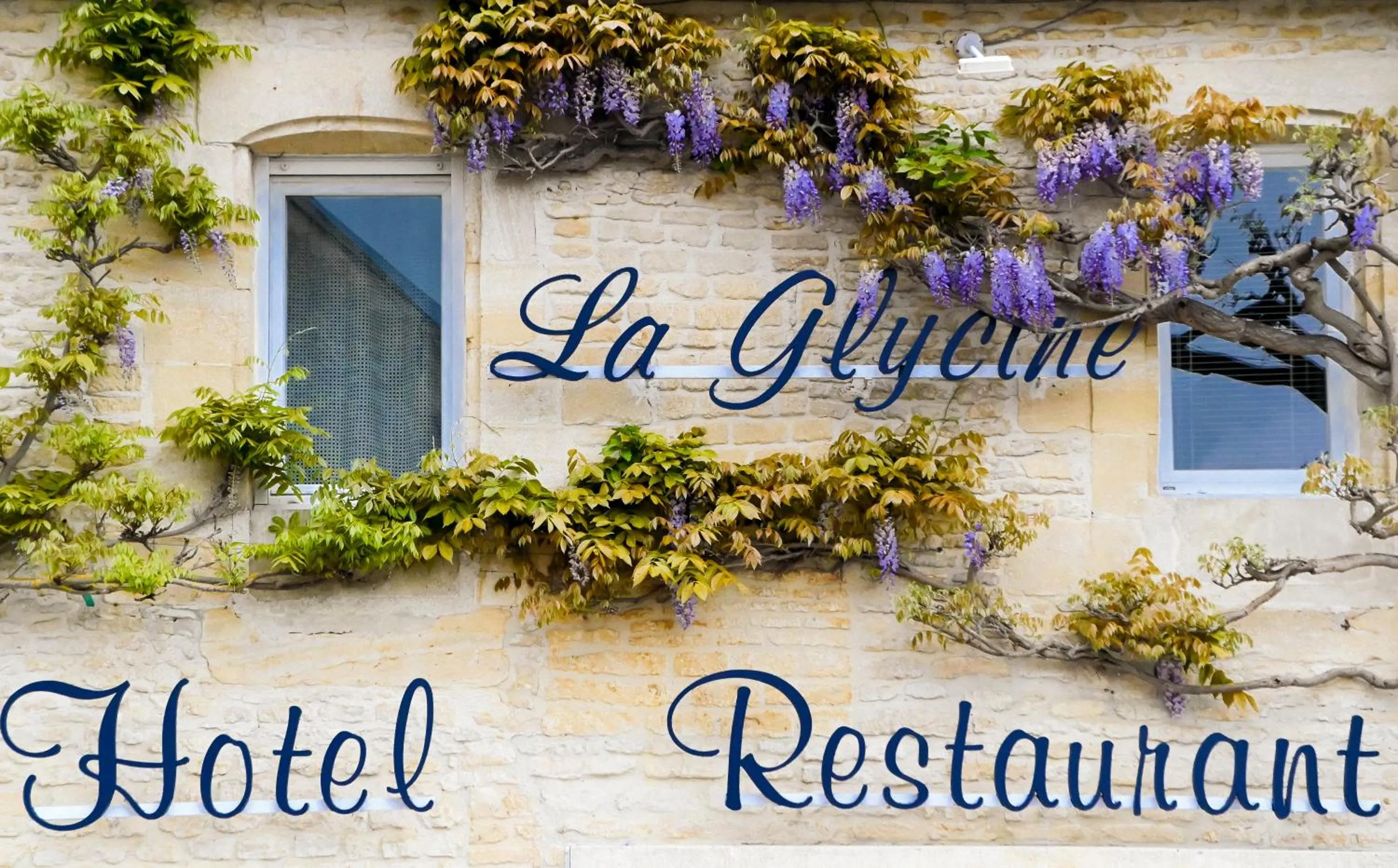 Facade/entrance in La glycine hotel, spa et bien-être