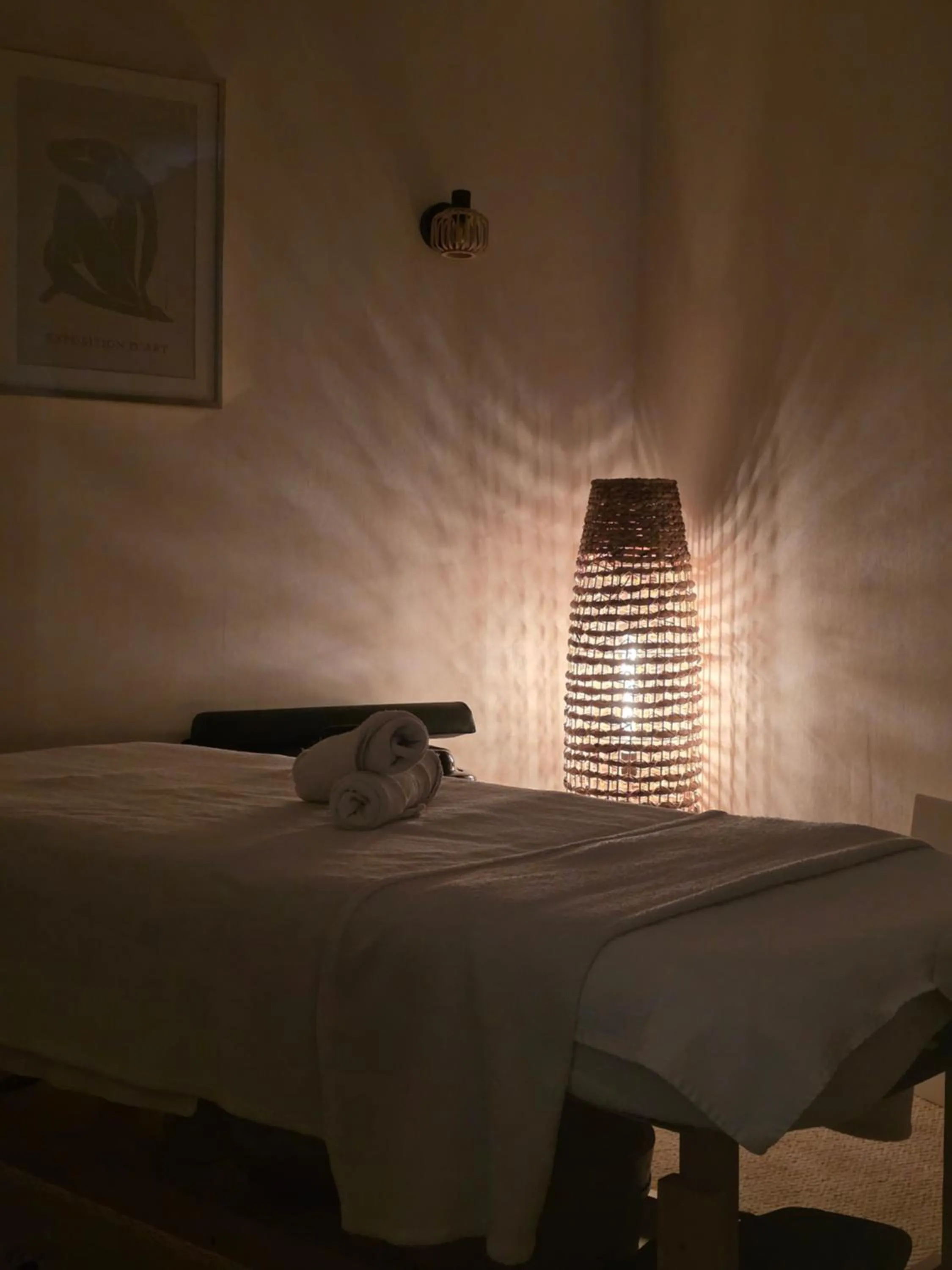 Massage, Bed in La glycine hotel, spa et bien-être