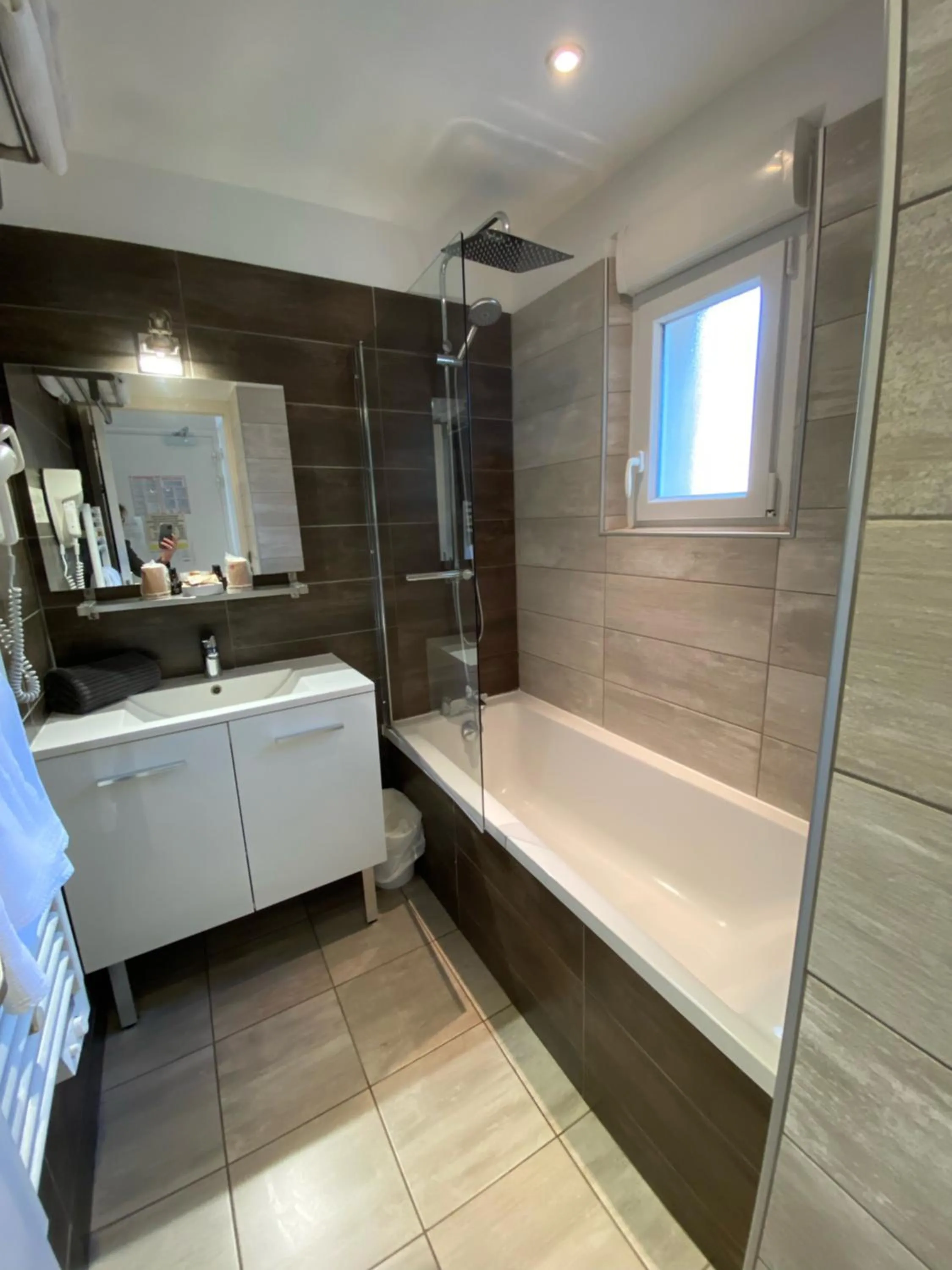 Bathroom in La glycine hotel, spa et bien-être