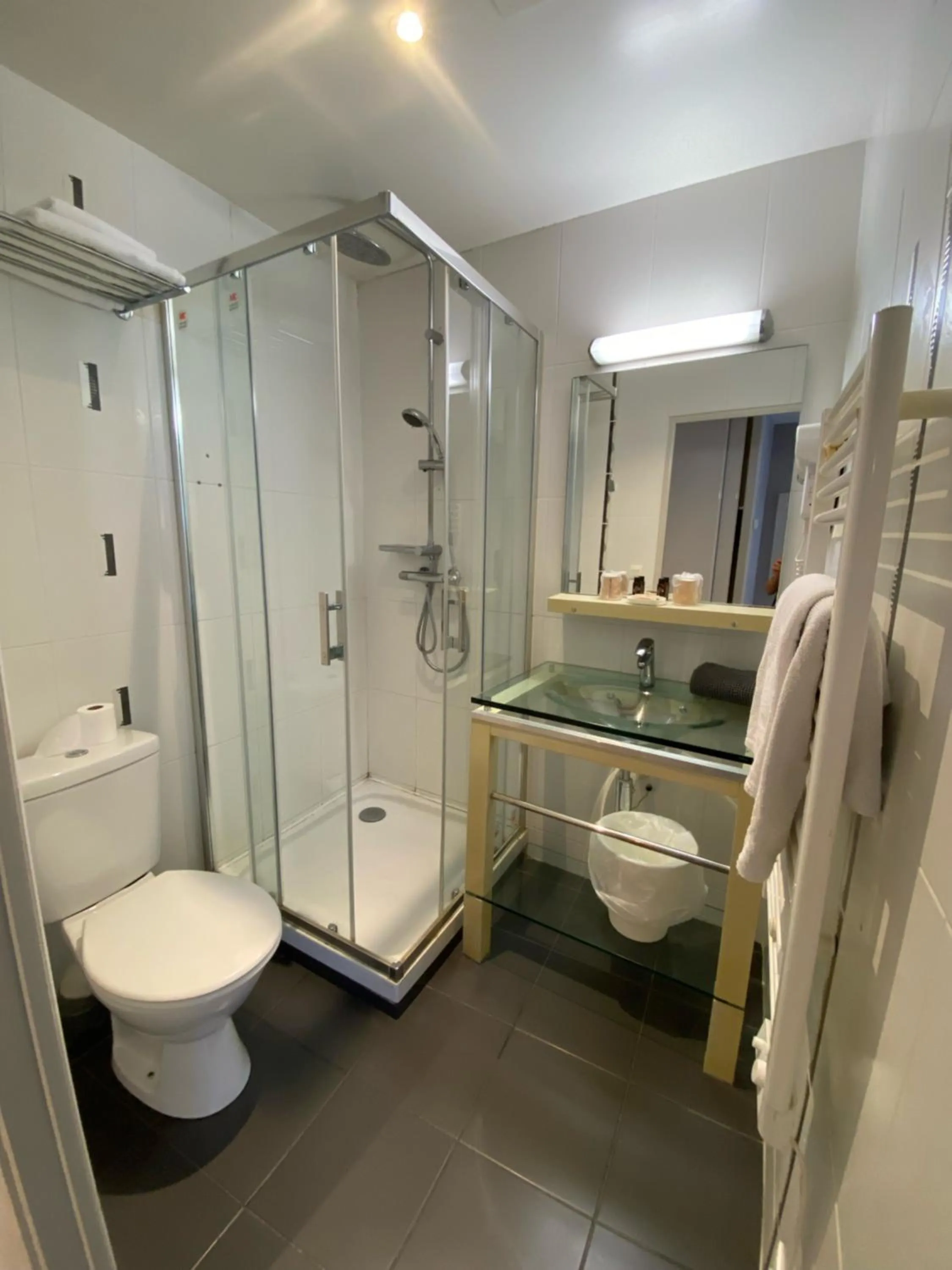 Shower in La glycine hotel, spa et bien-être