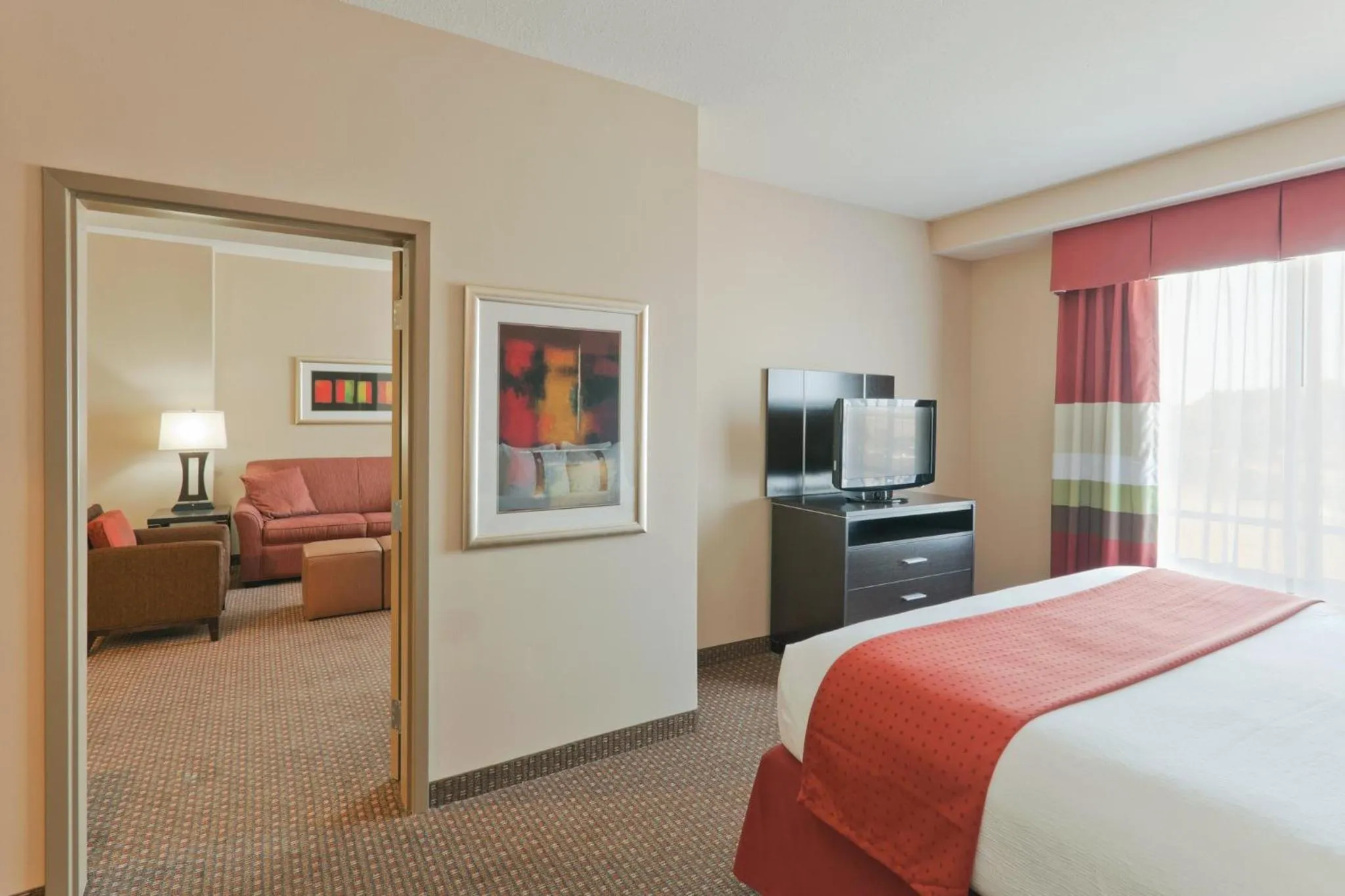 Photo of the whole room, Bed in Holiday Inn Meridian East I 59 / I 20