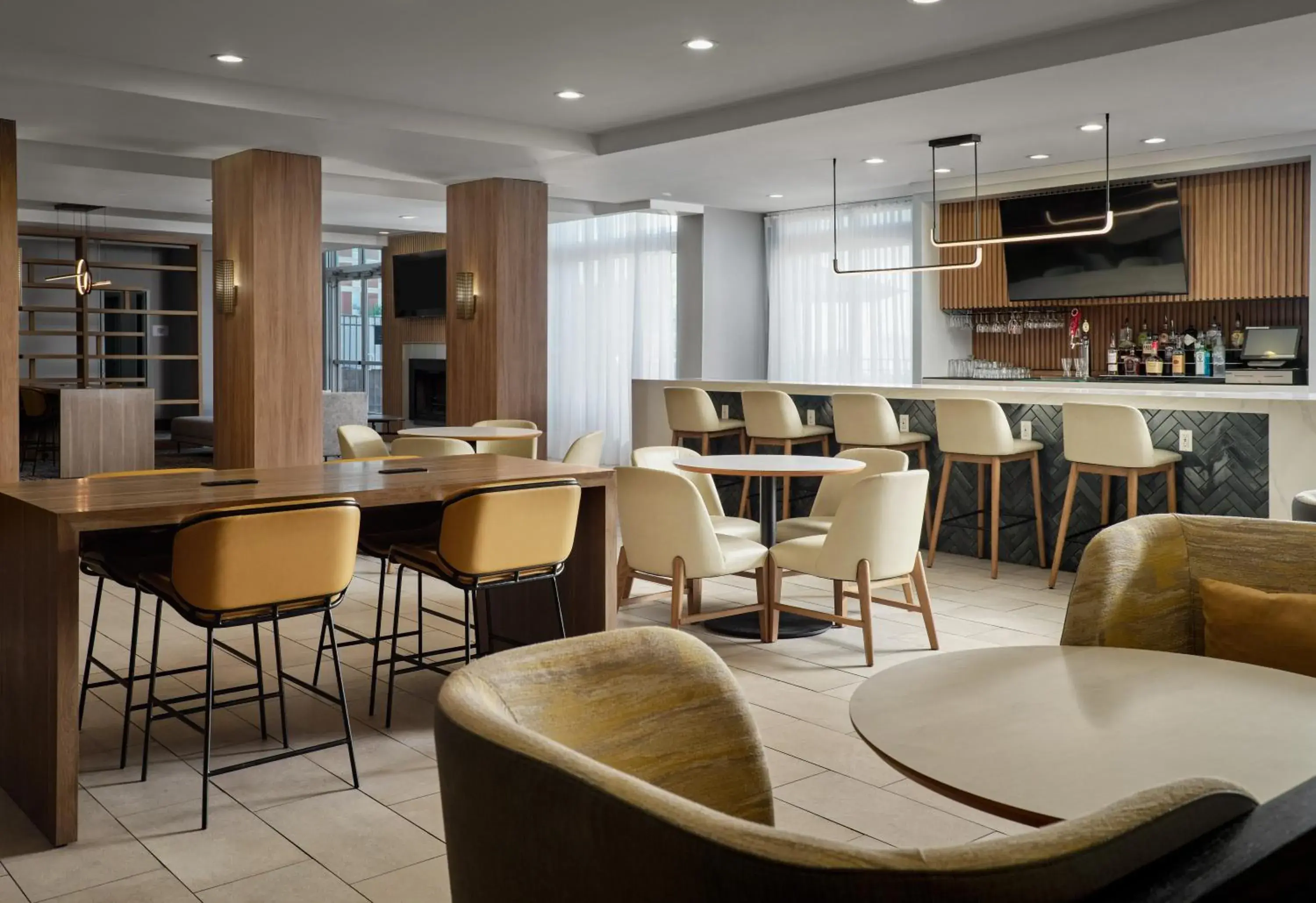 Standard King Room - Mobility Accessible in Holiday Inn Meridian East I 59 / I 20 Standard King Room - Mobility Accessible in Holiday Inn Meridian East I 59 / I 20