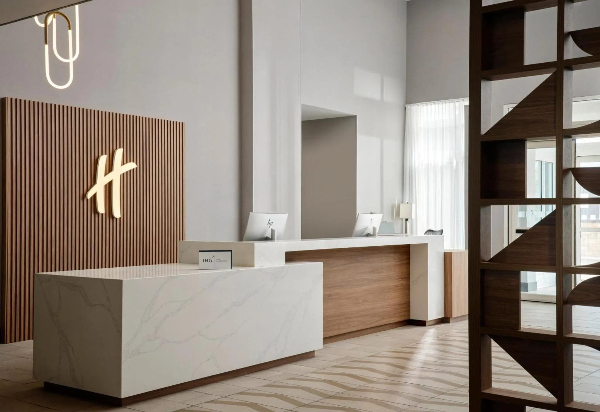 Property building in Holiday Inn Meridian East I 59 / I 20