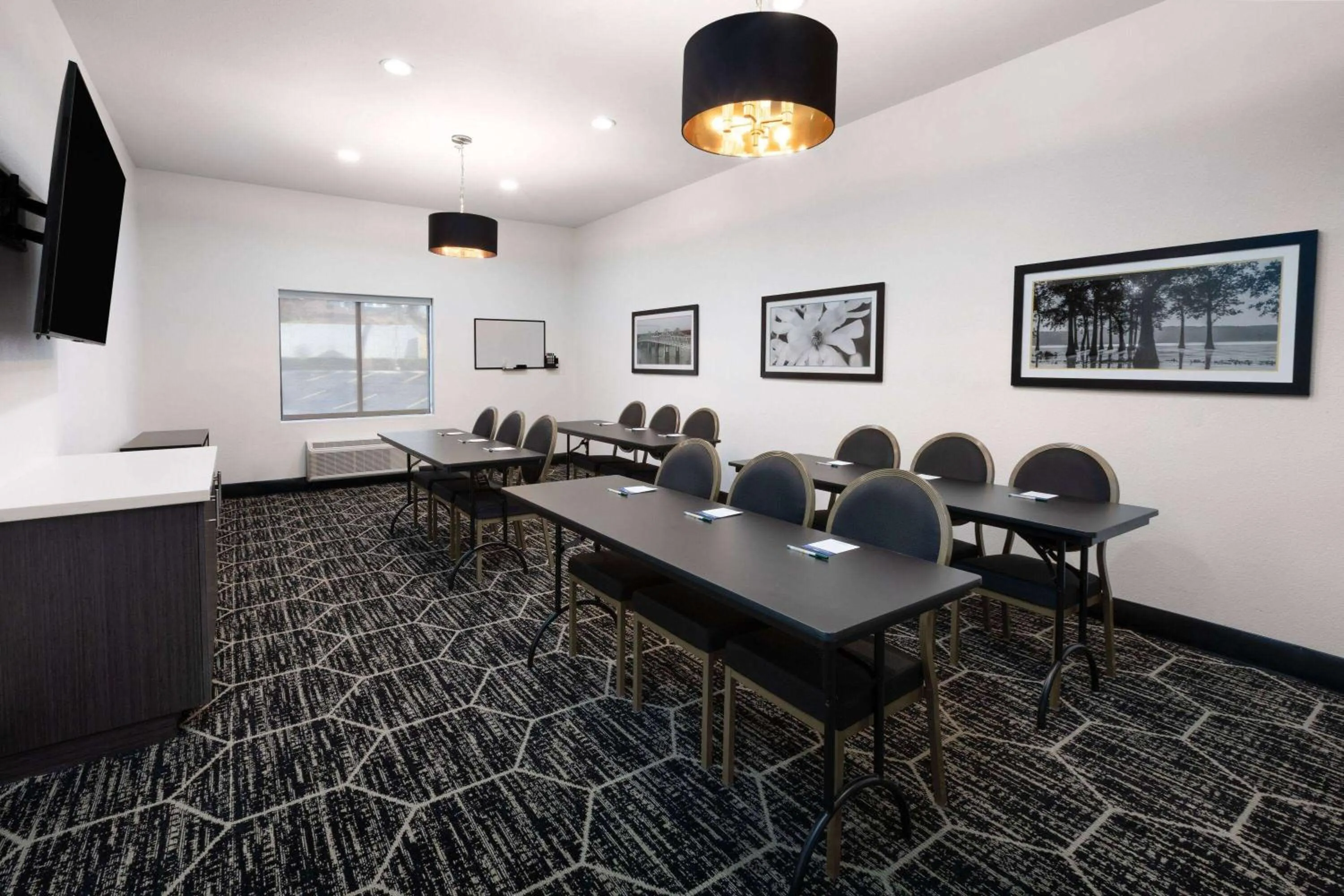 Meeting/conference room in La Quinta Inn & Suites by Wyndham Meridian