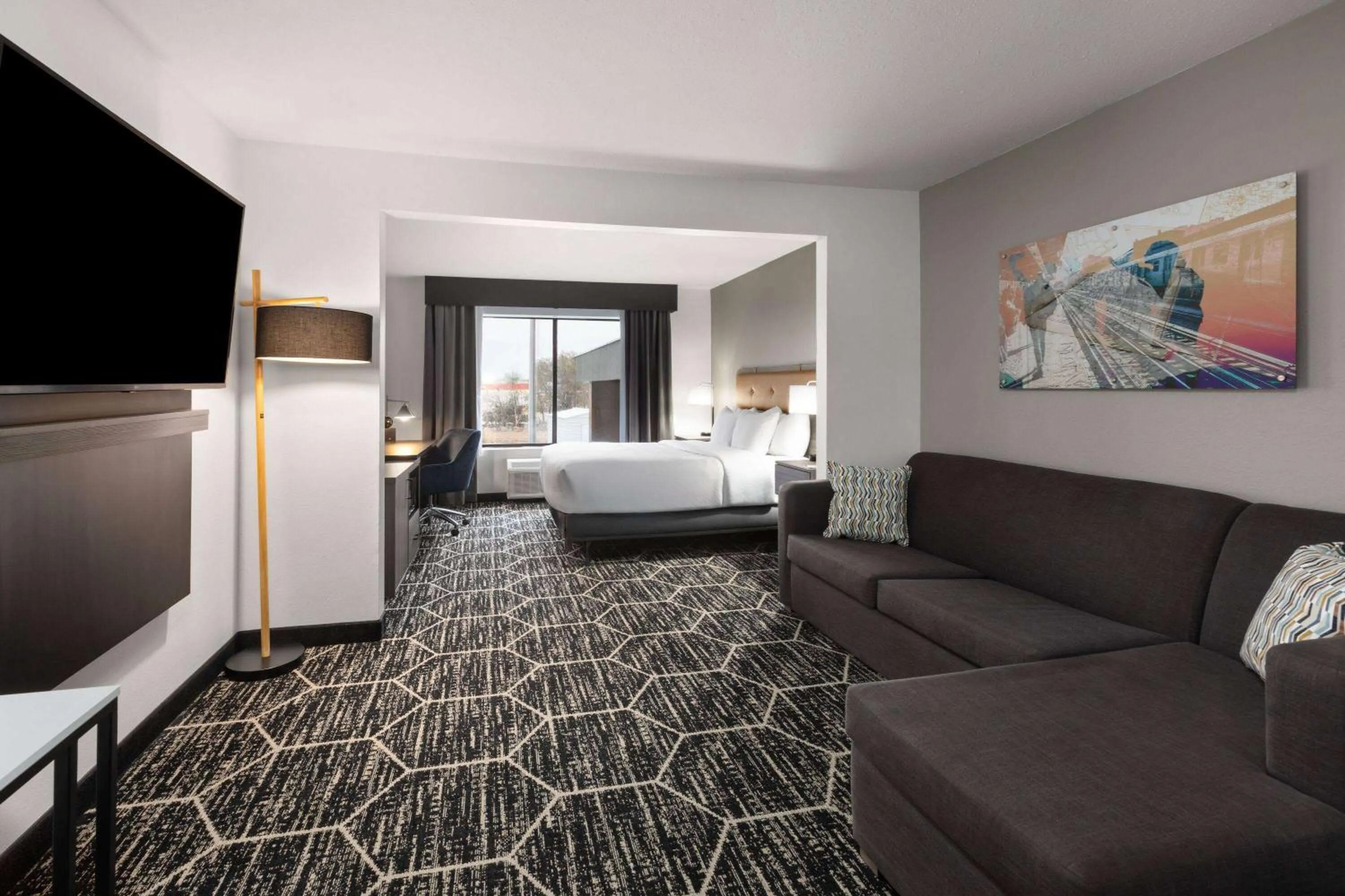 Photo of the whole room, Bed in La Quinta Inn & Suites by Wyndham Meridian