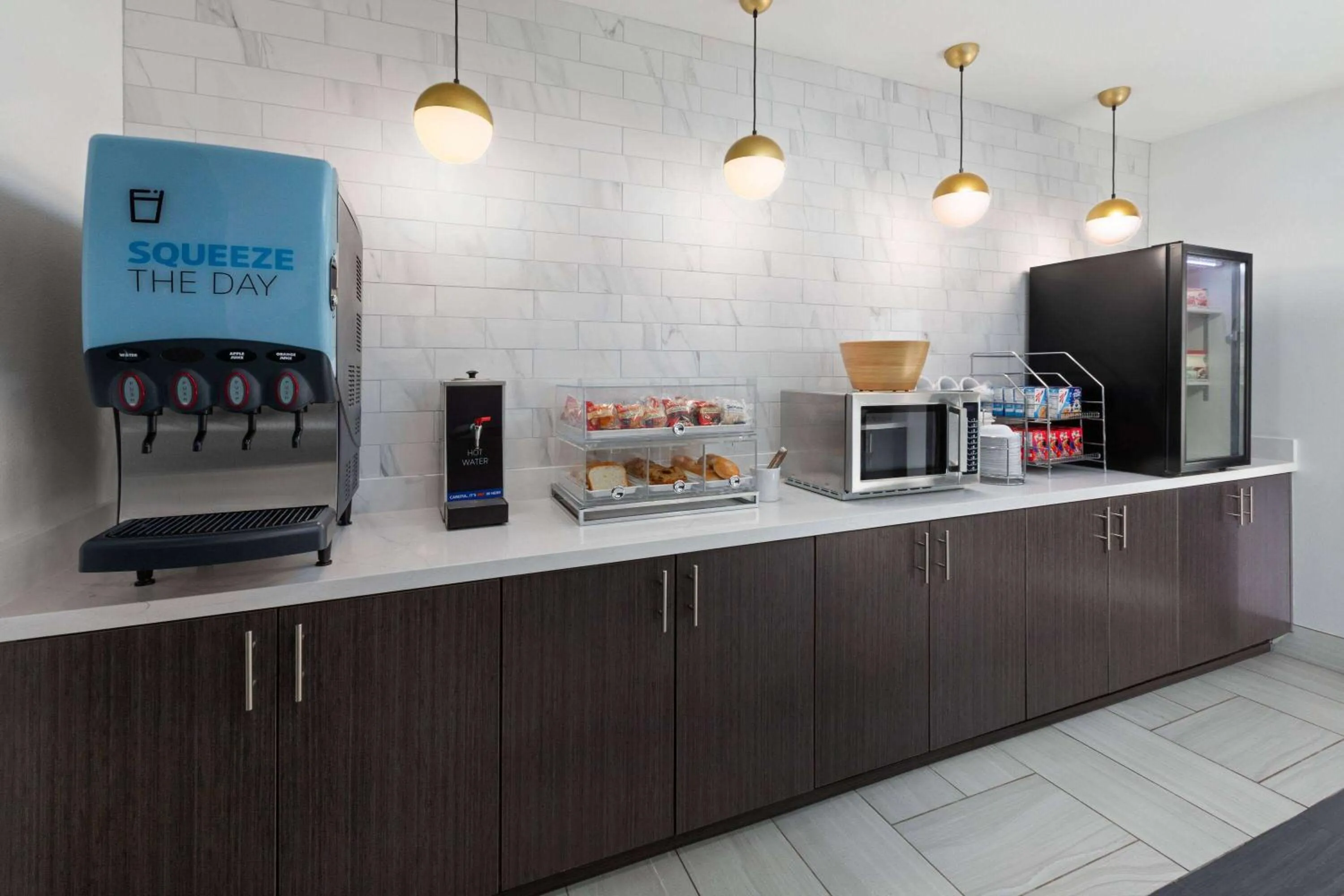 Breakfast in La Quinta Inn & Suites by Wyndham Meridian