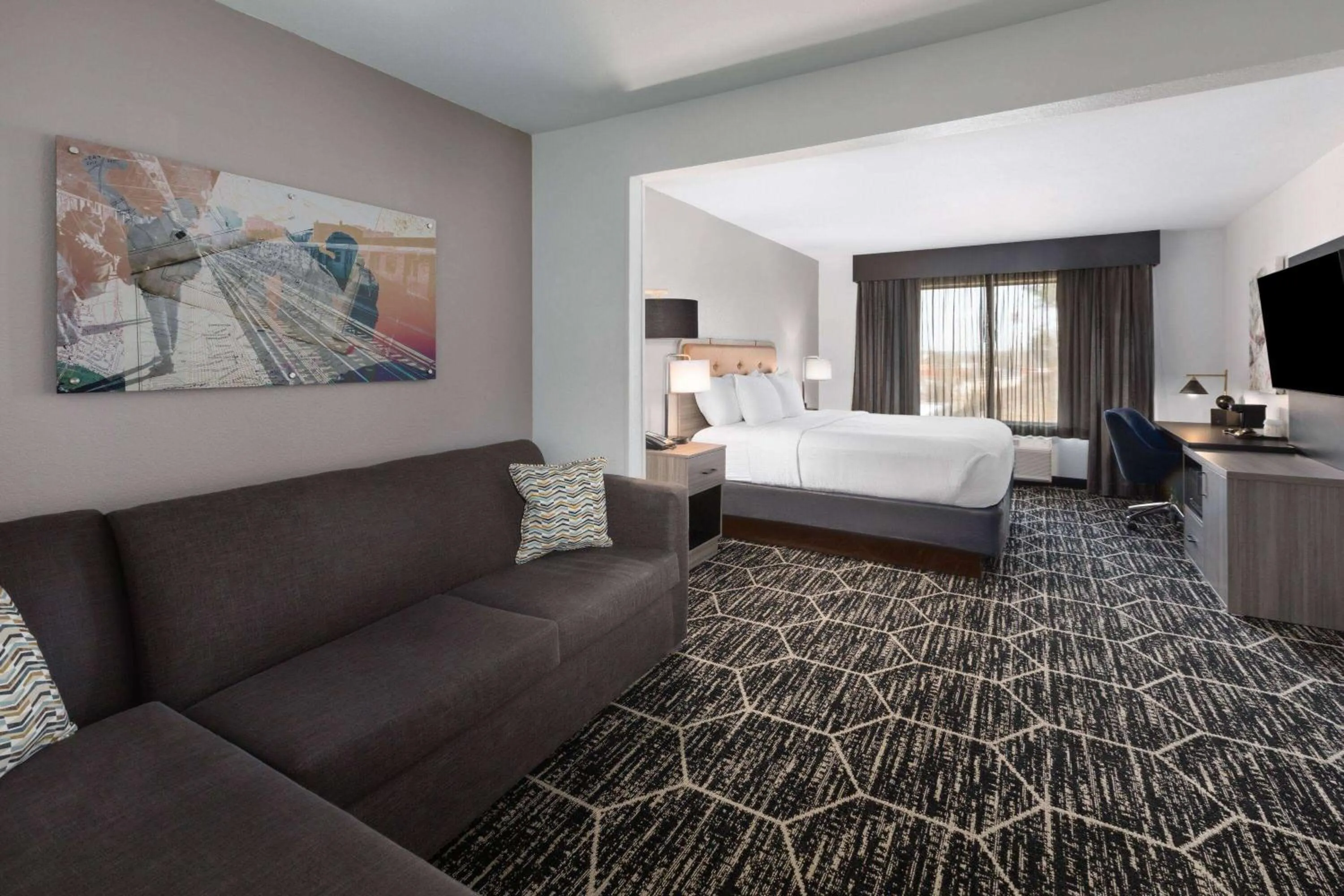 Photo of the whole room, Bed in La Quinta Inn & Suites by Wyndham Meridian