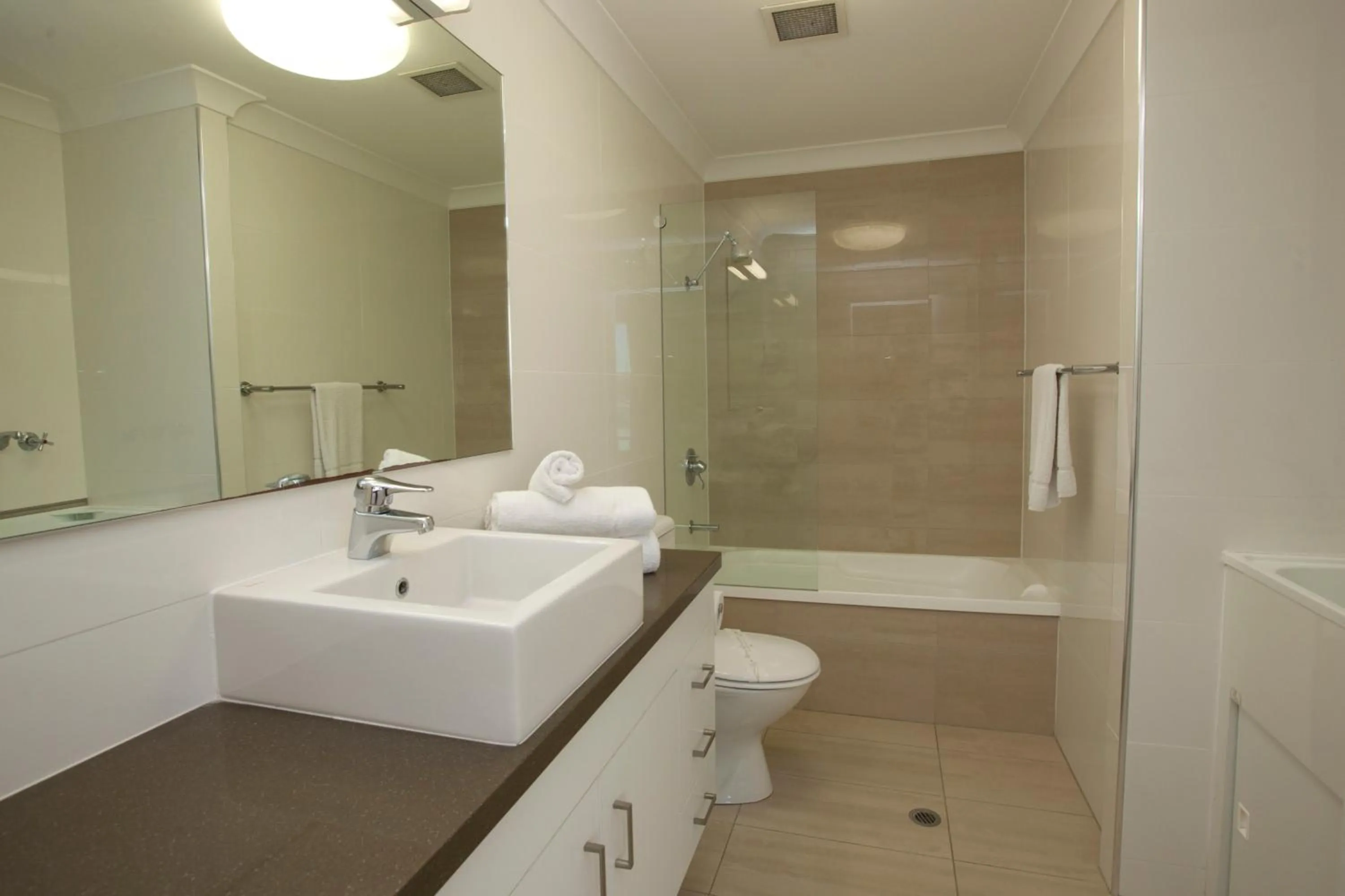 Bathroom in Mariners North Holiday Apartments