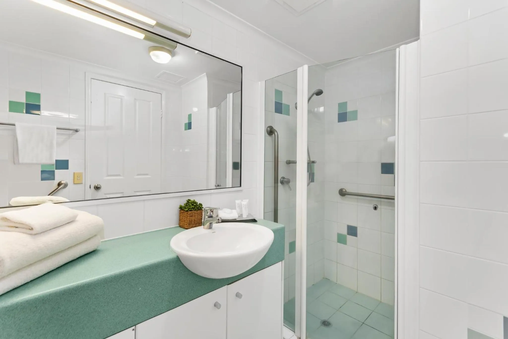 Bathroom in Mariners North Holiday Apartments