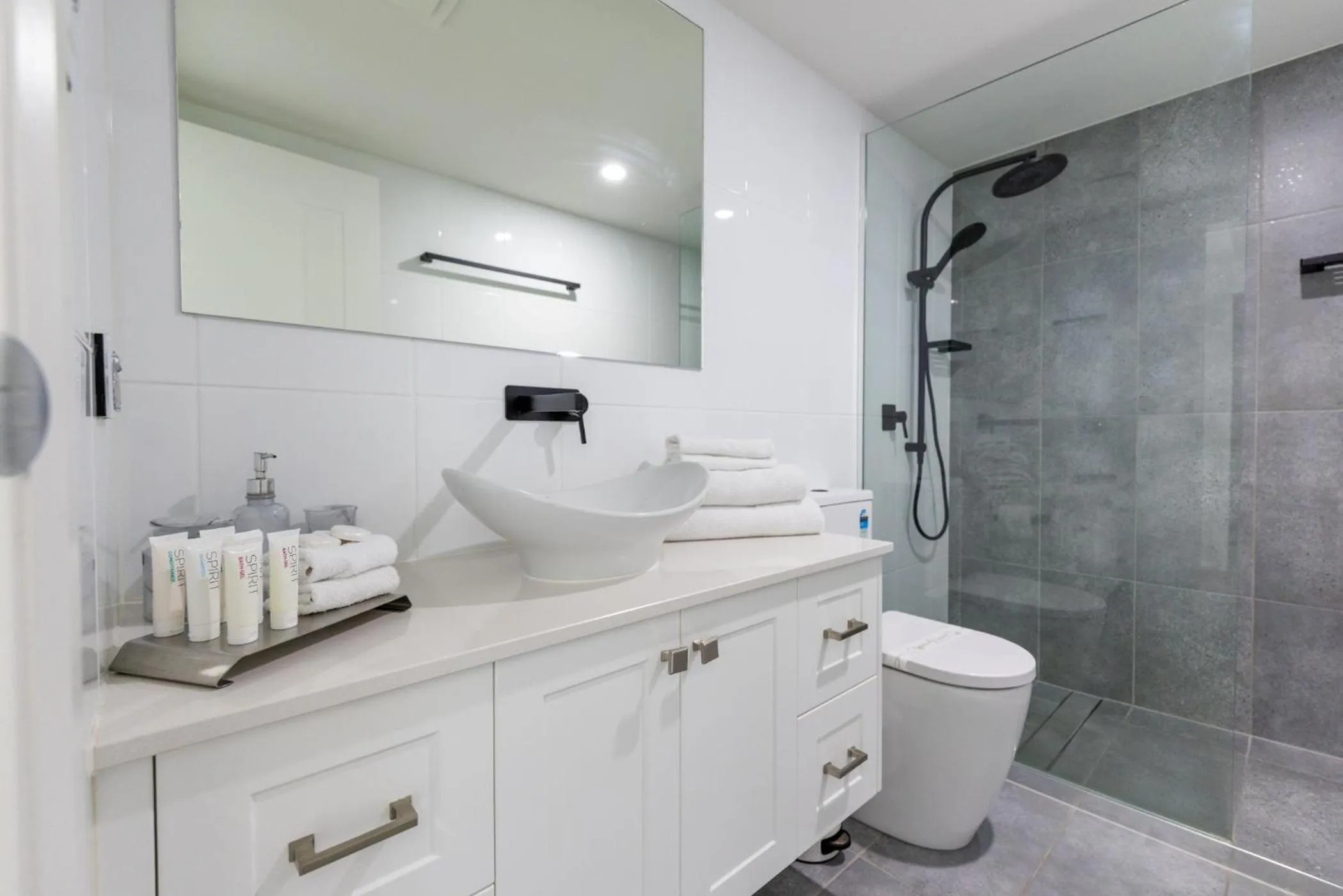 Bathroom in Mariners North Holiday Apartments