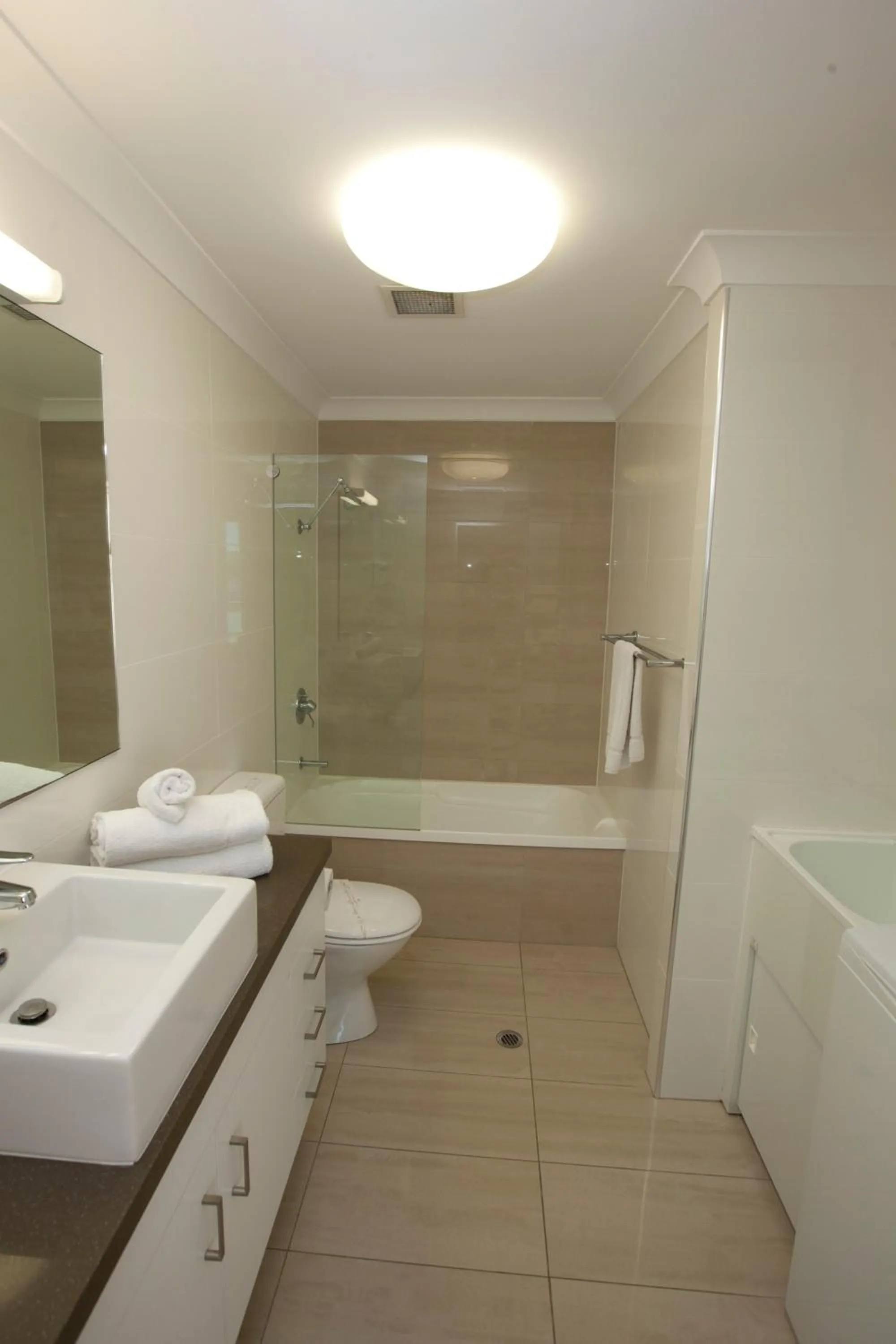 Bathroom in Mariners North Holiday Apartments