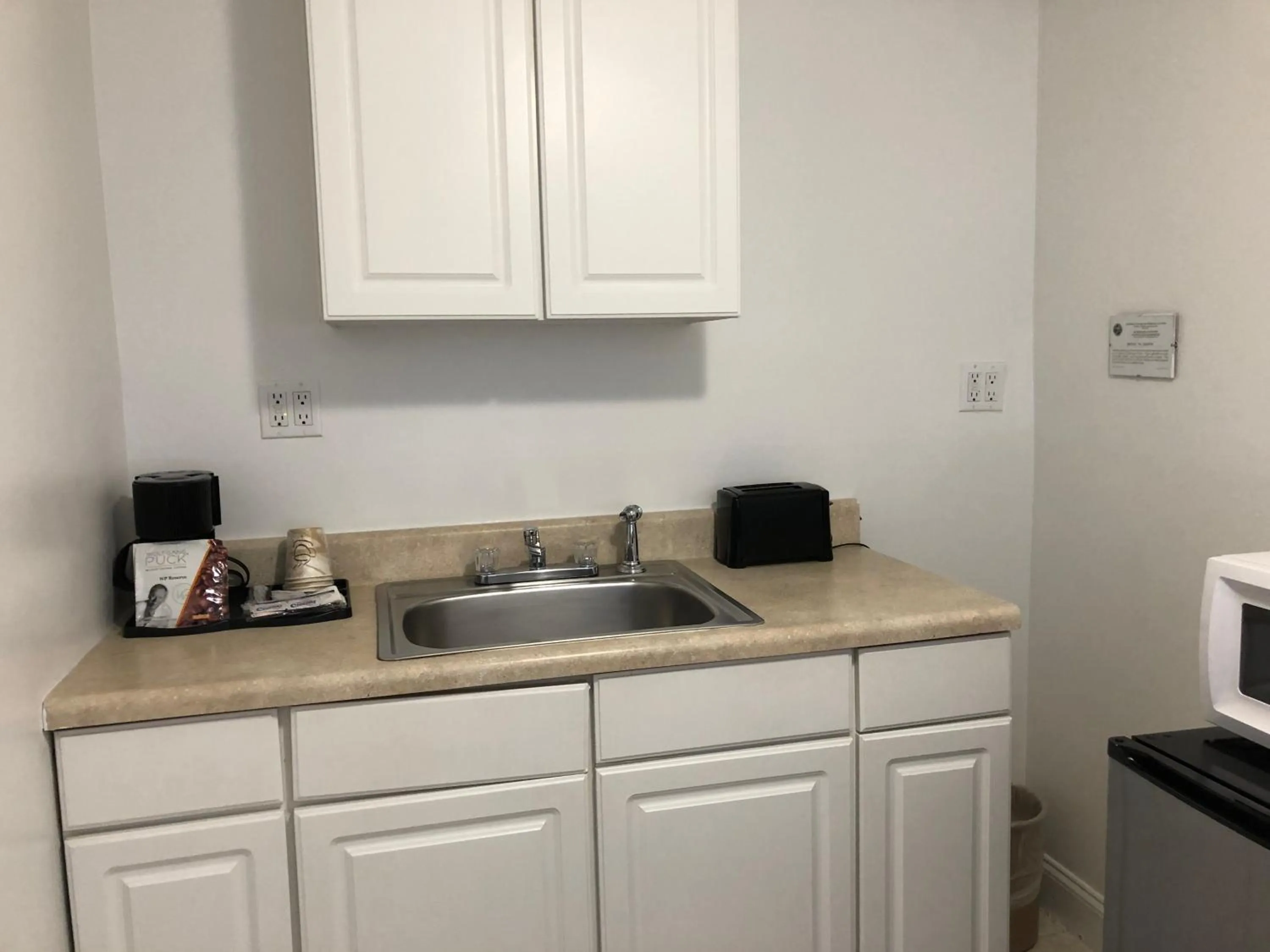 Kitchen or kitchenette in Beach Place Hotel