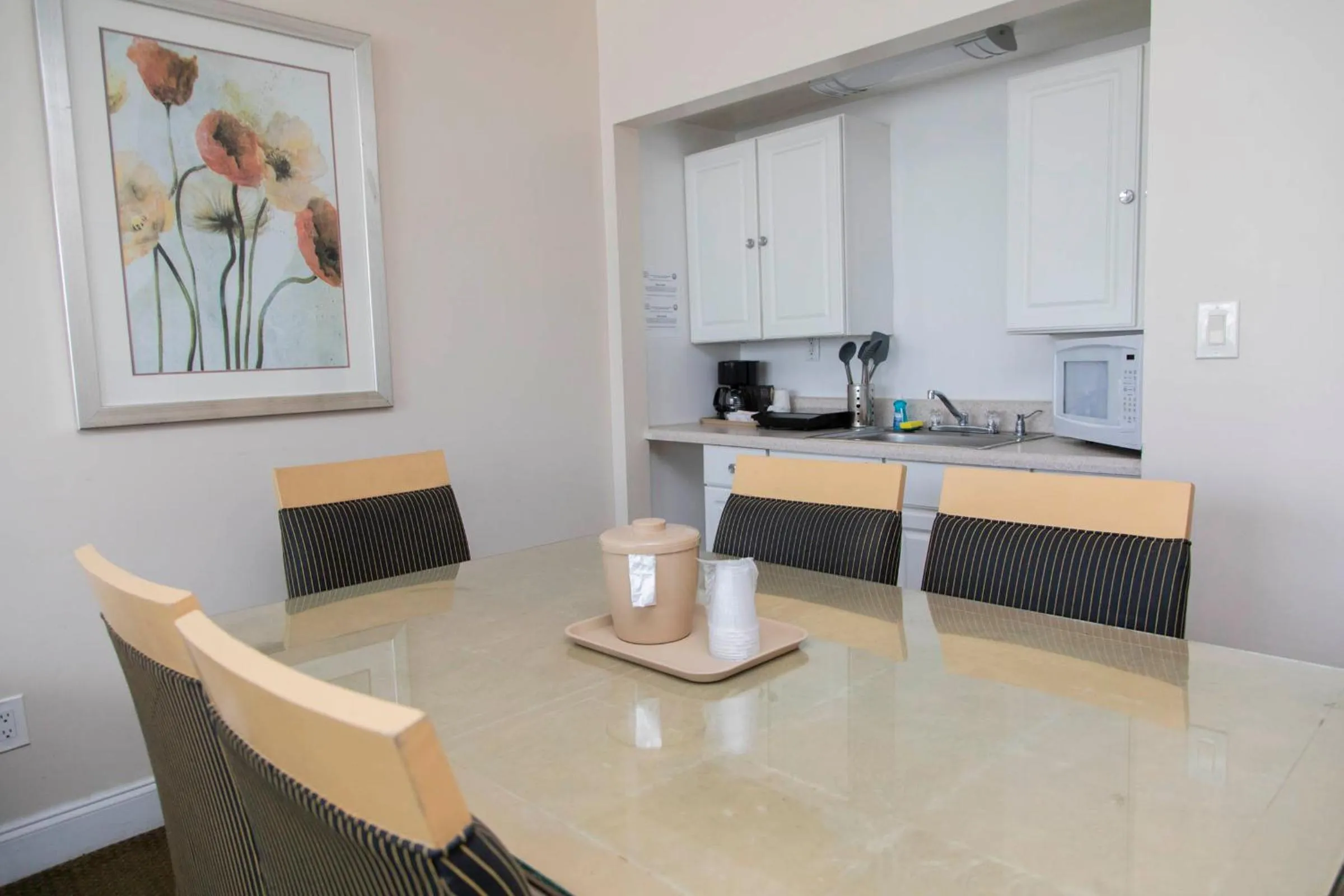 Seating area in Beach Place Hotel