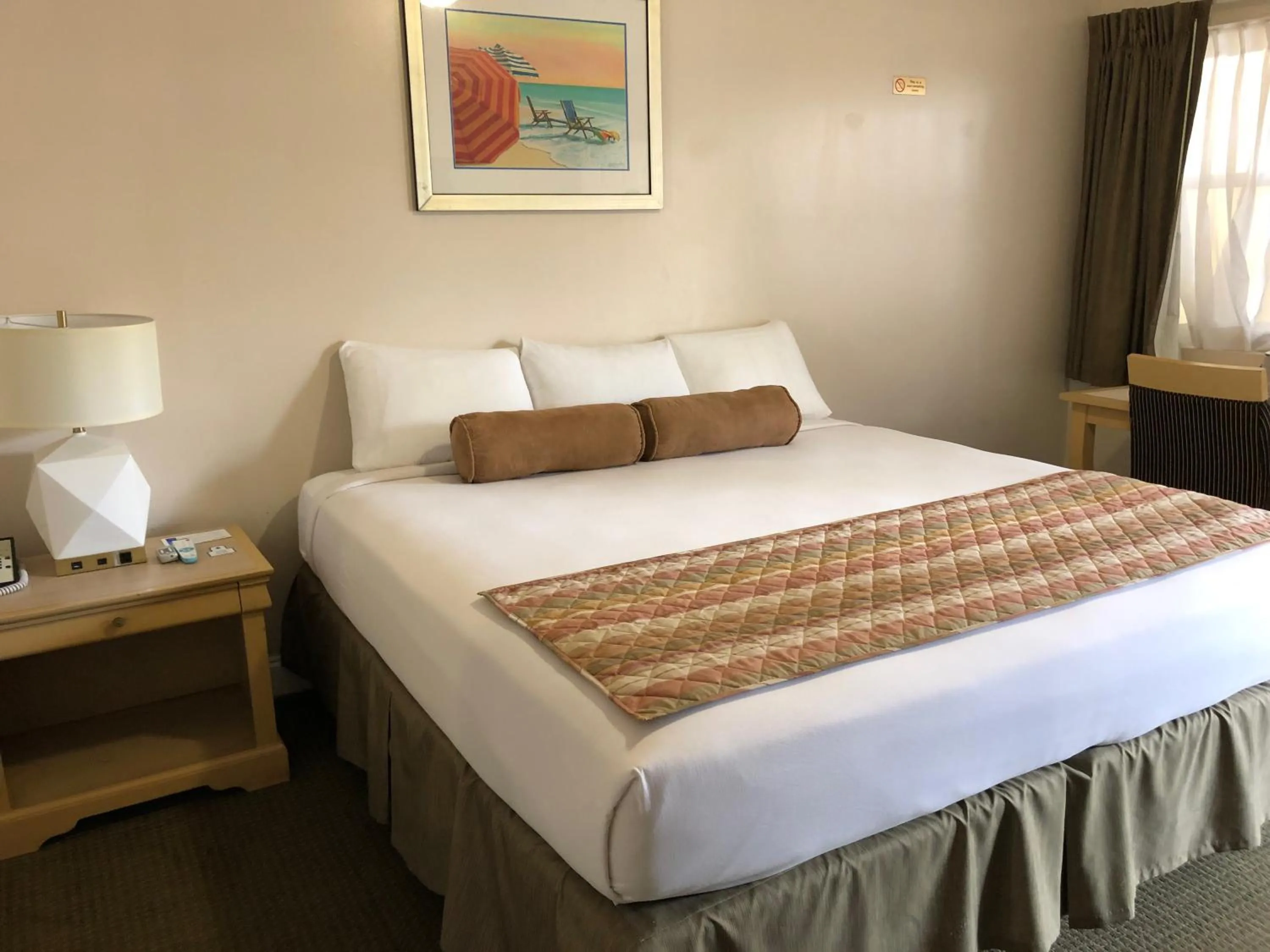 Bedroom, Bed in Beach Place Hotel