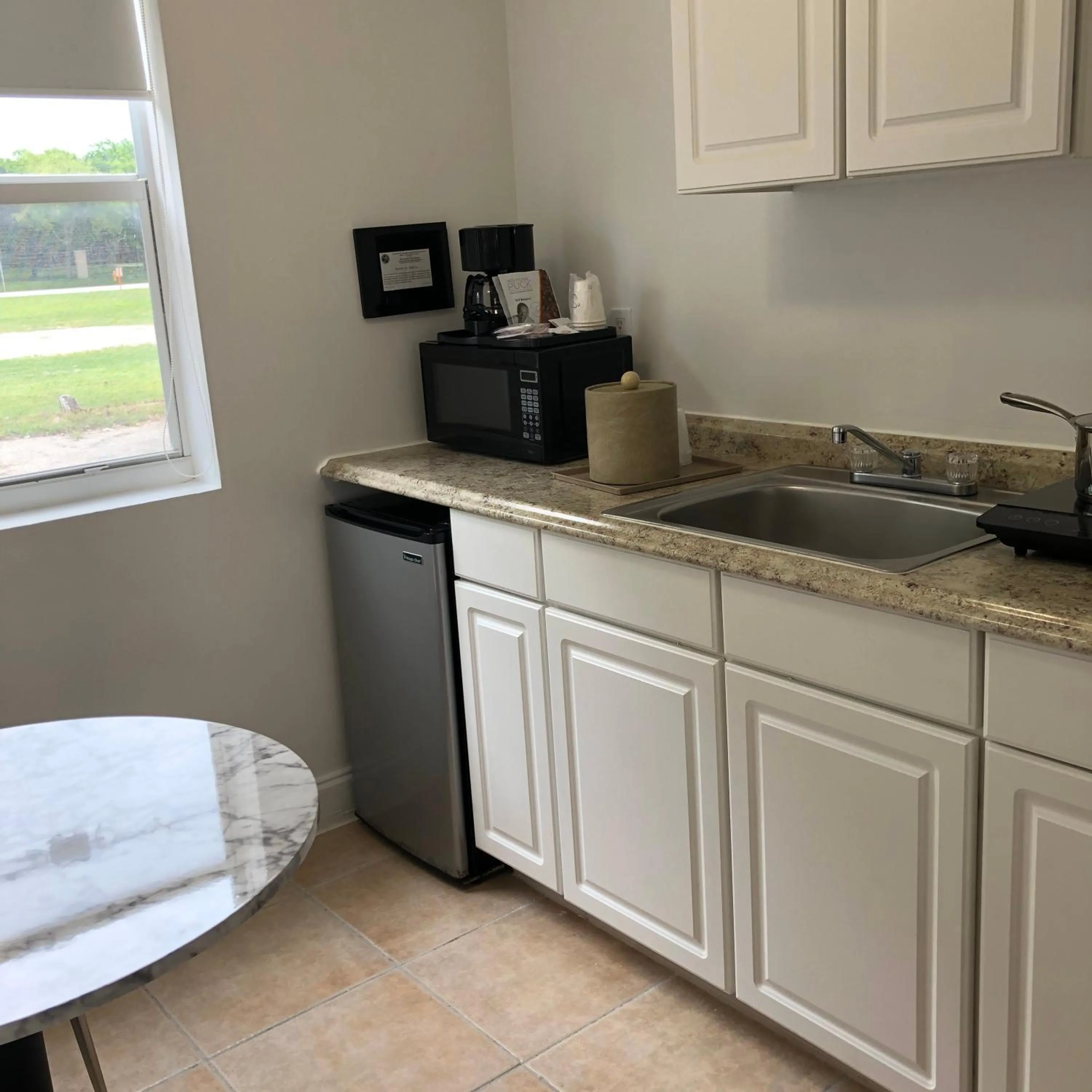 Kitchen or kitchenette in Beach Place Hotel