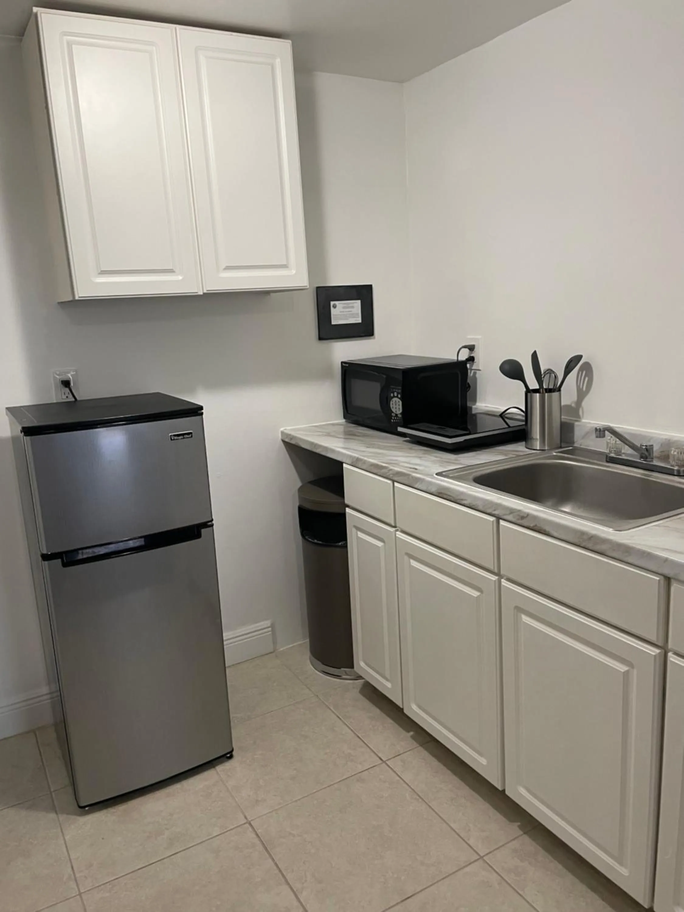 kitchen in Beach Place Hotel