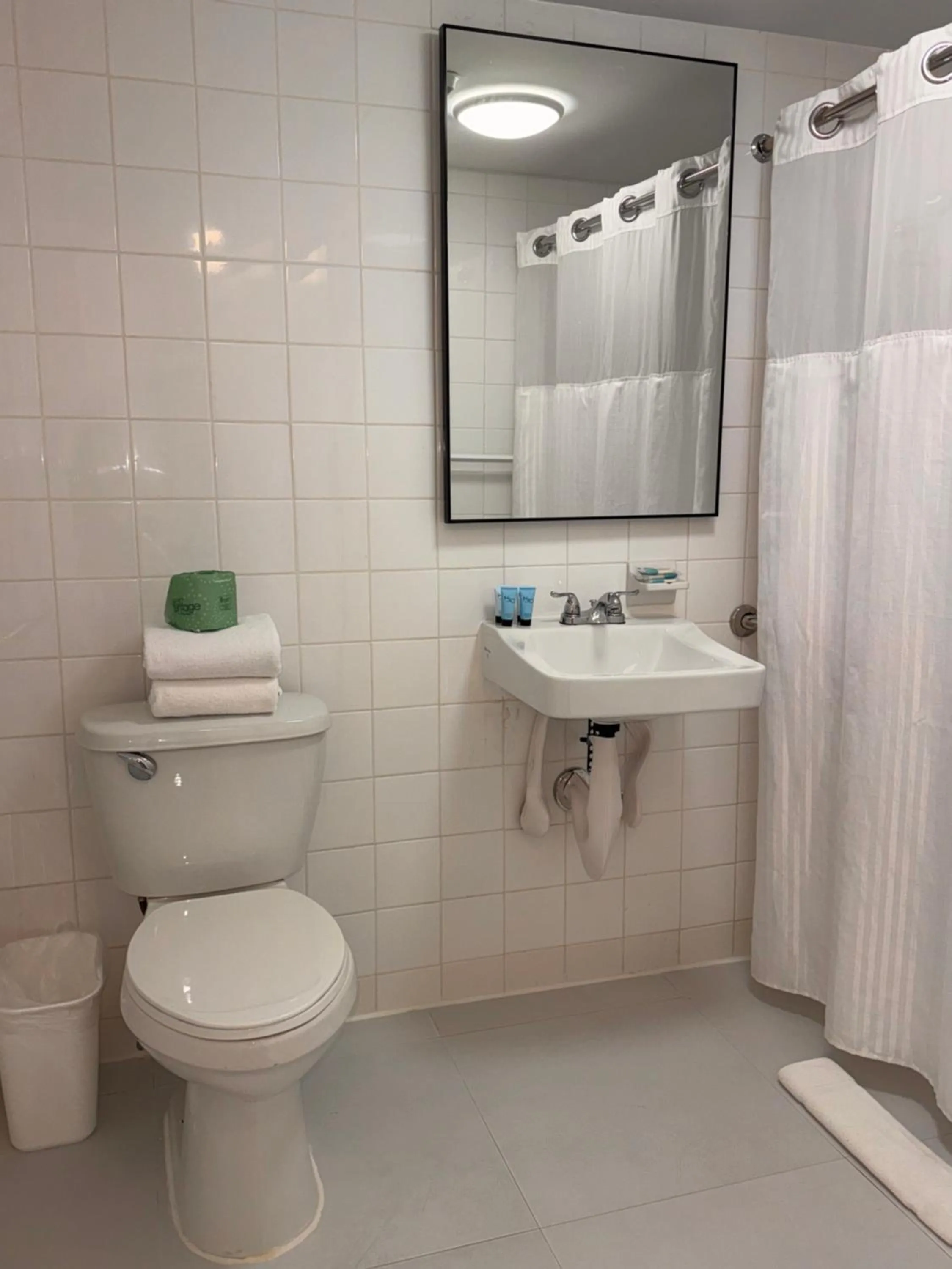 Toilet in Beach Place Hotel