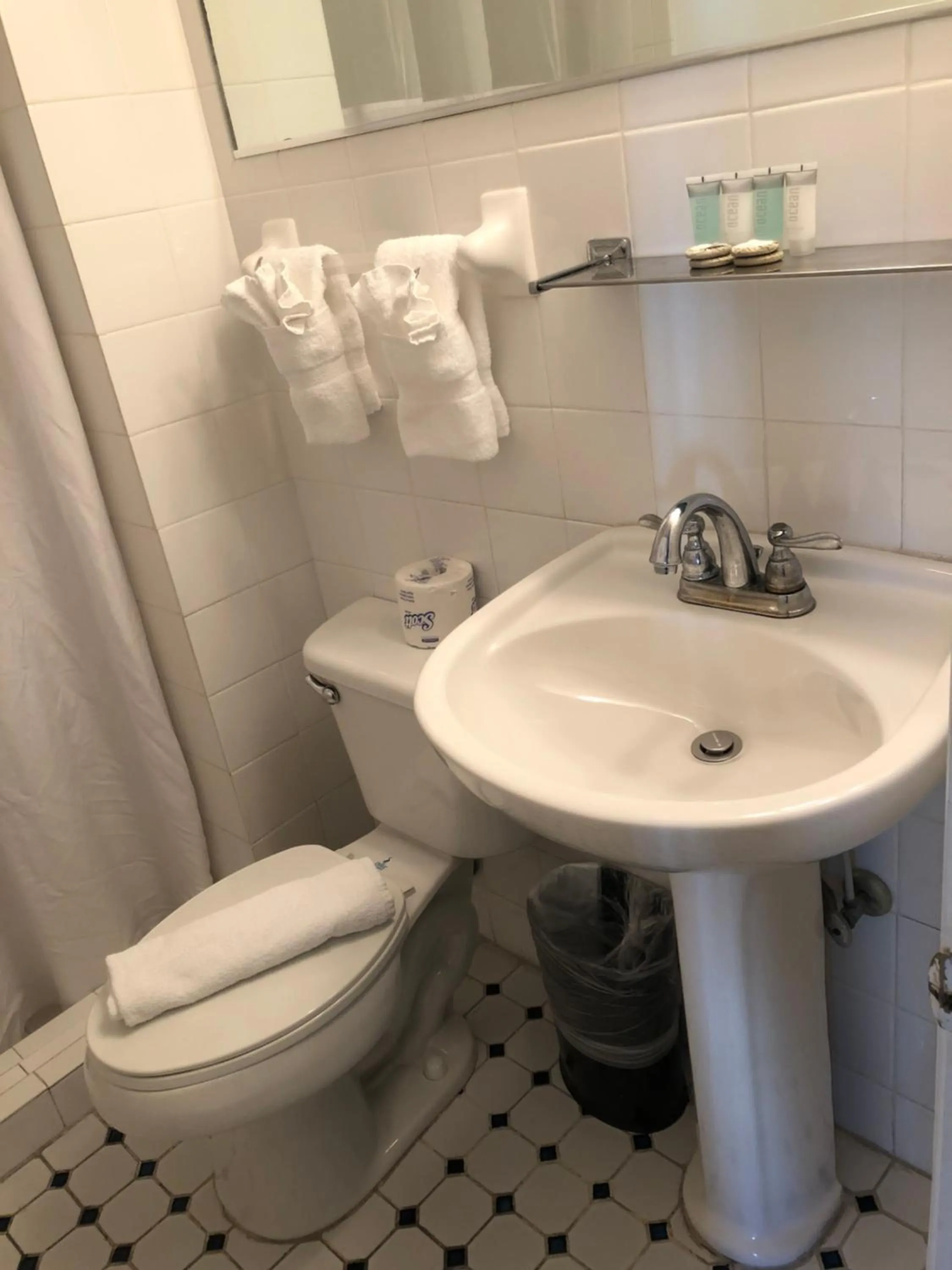 Bathroom in Beach Place Hotel