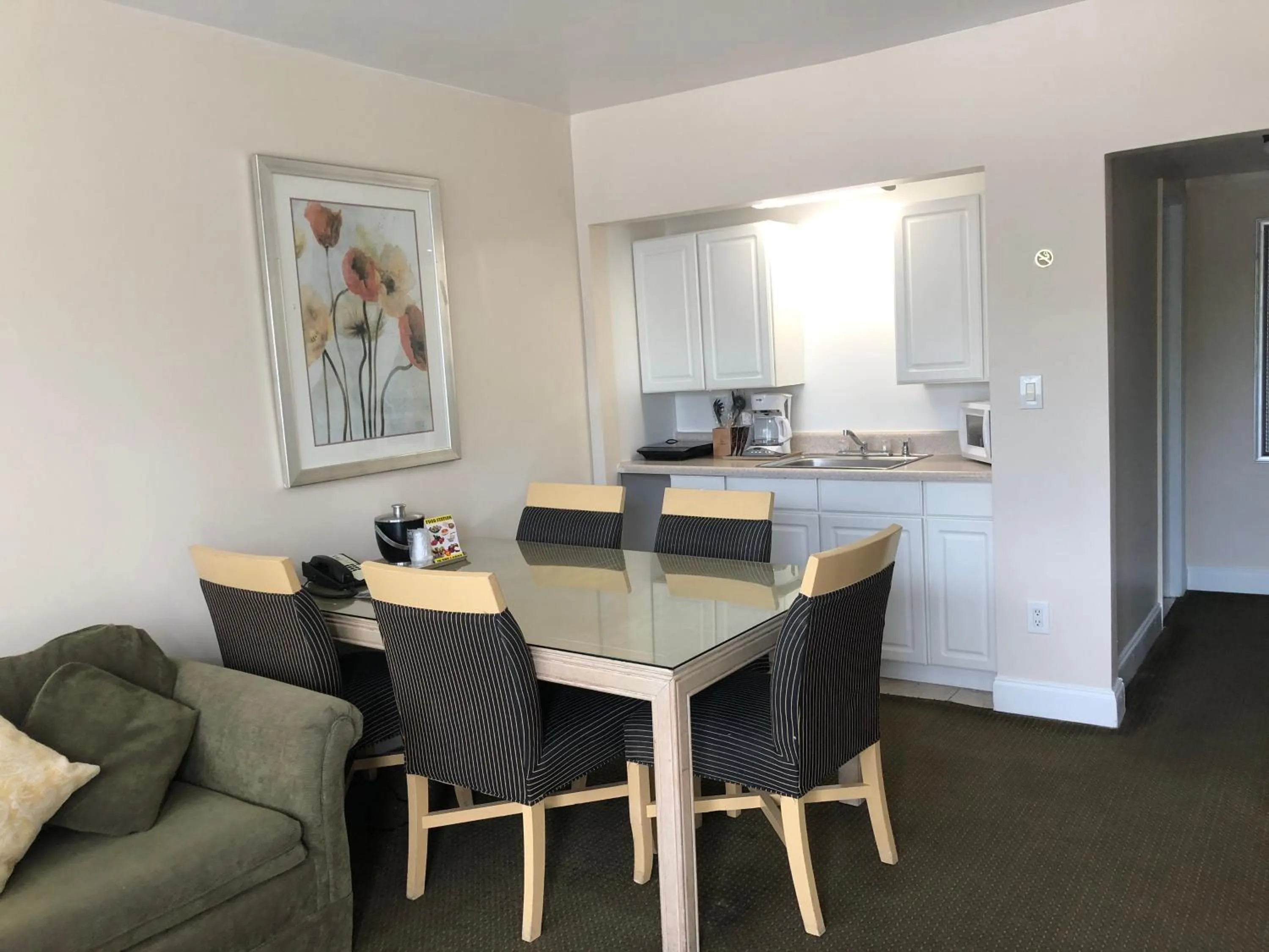 Seating area in Beach Place Hotel