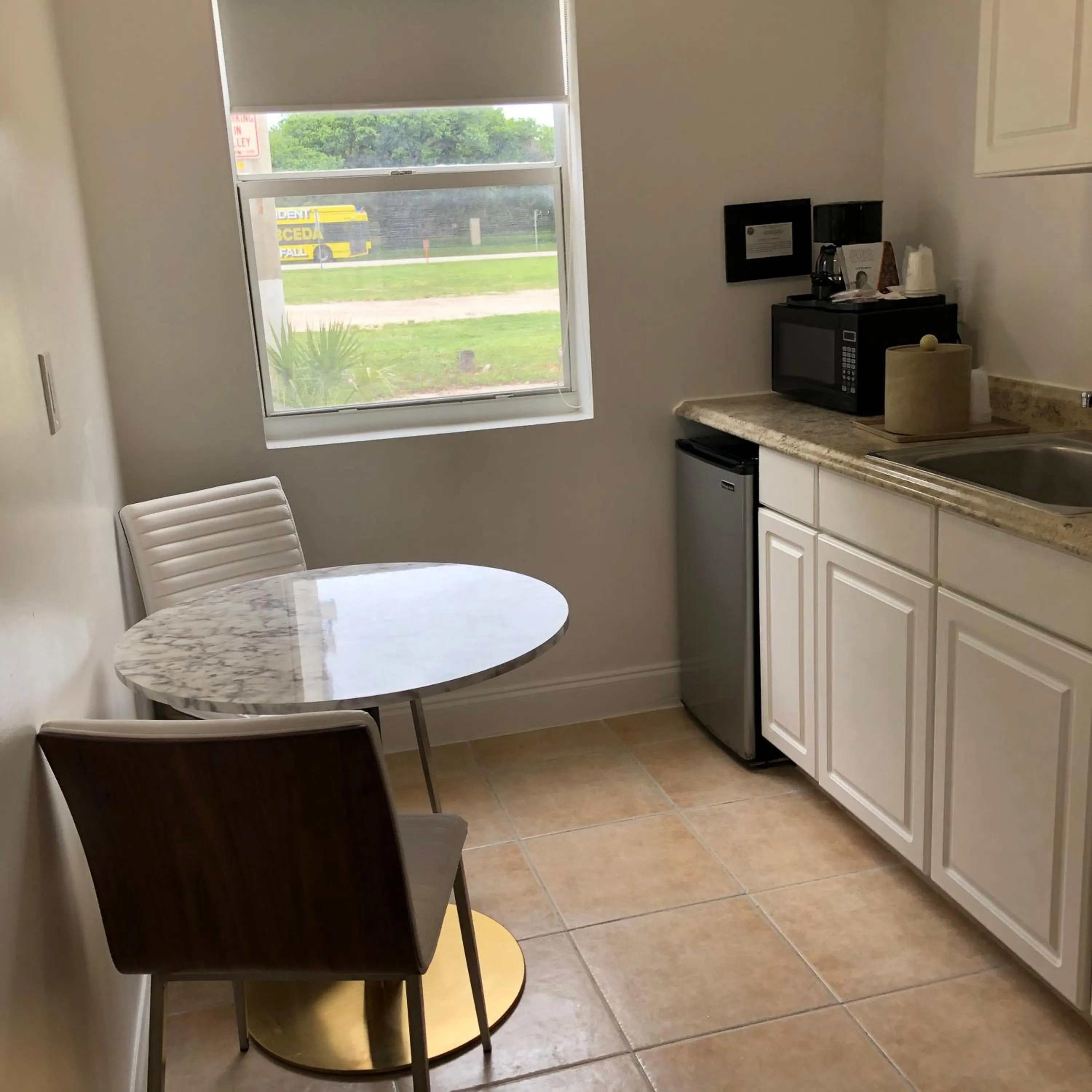 Kitchen or kitchenette in Beach Place Hotel