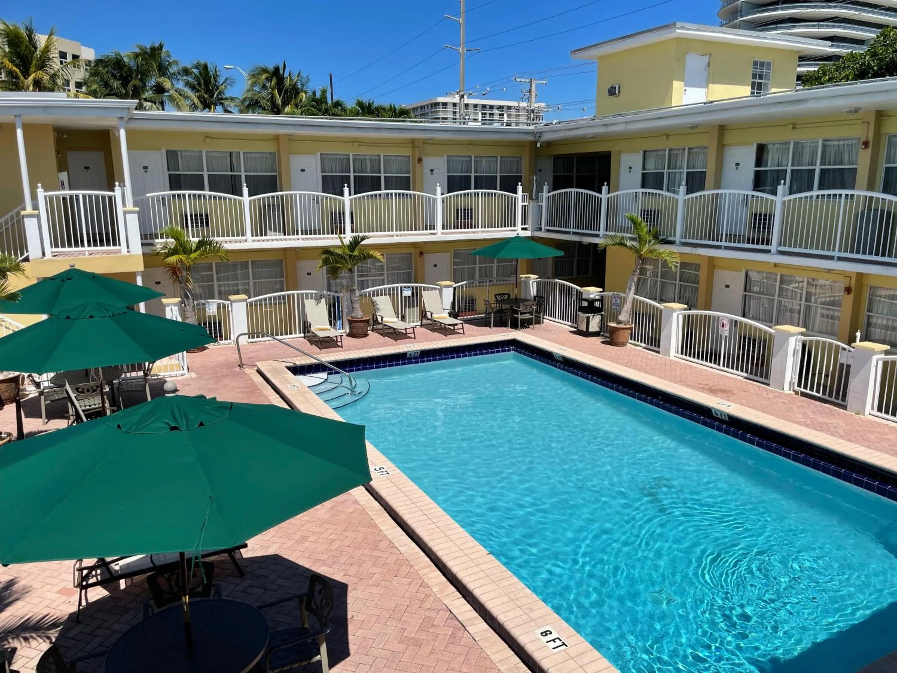Swimming pool in Beach Place Hotel