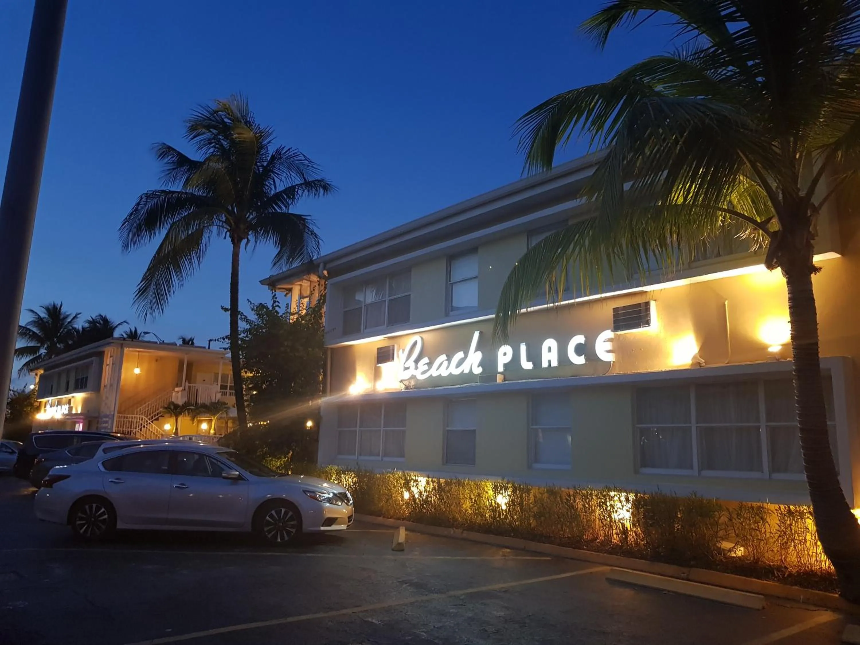 Facade/entrance in Beach Place Hotel