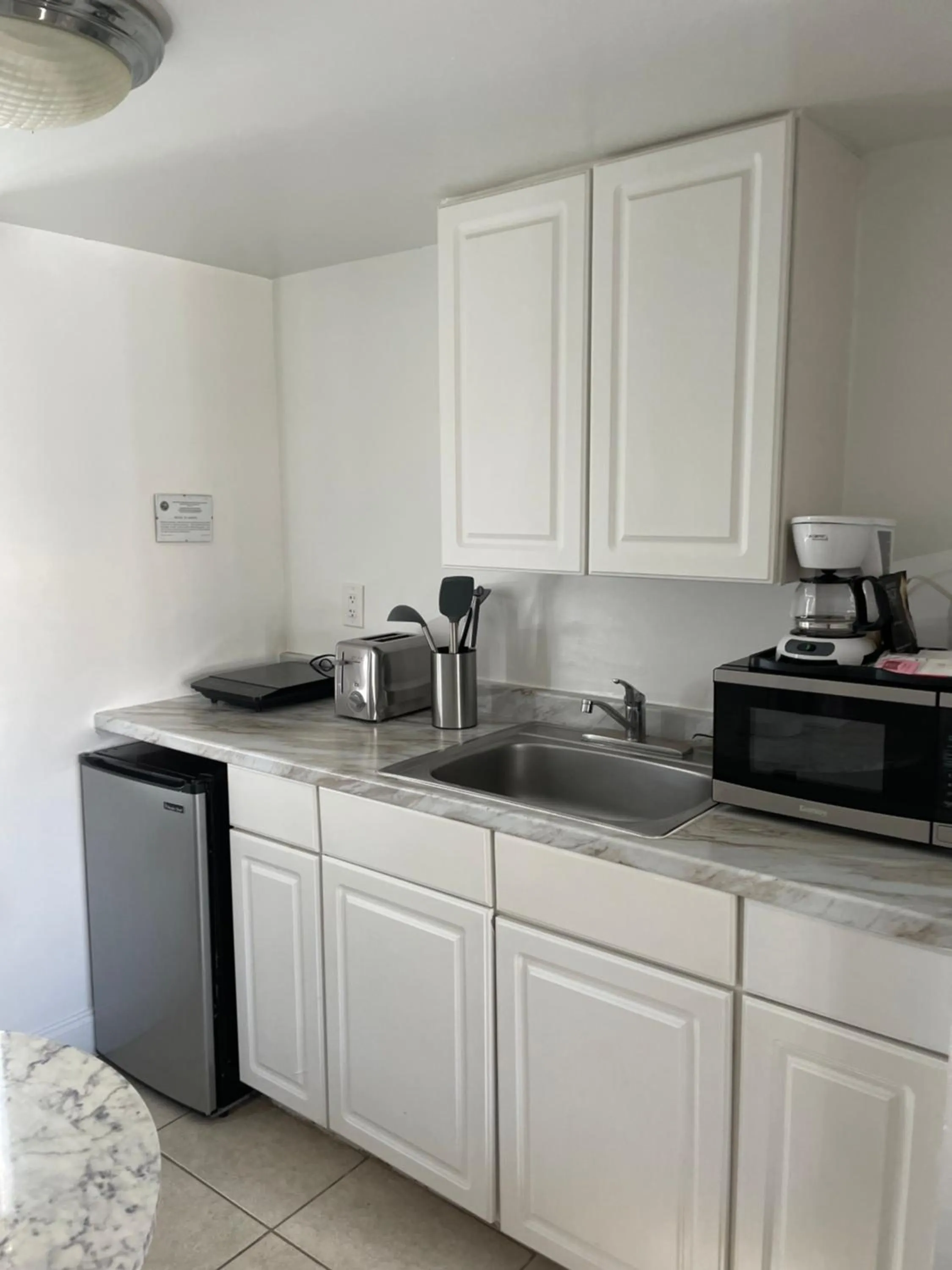 Kitchen or kitchenette in Beach Place Hotel