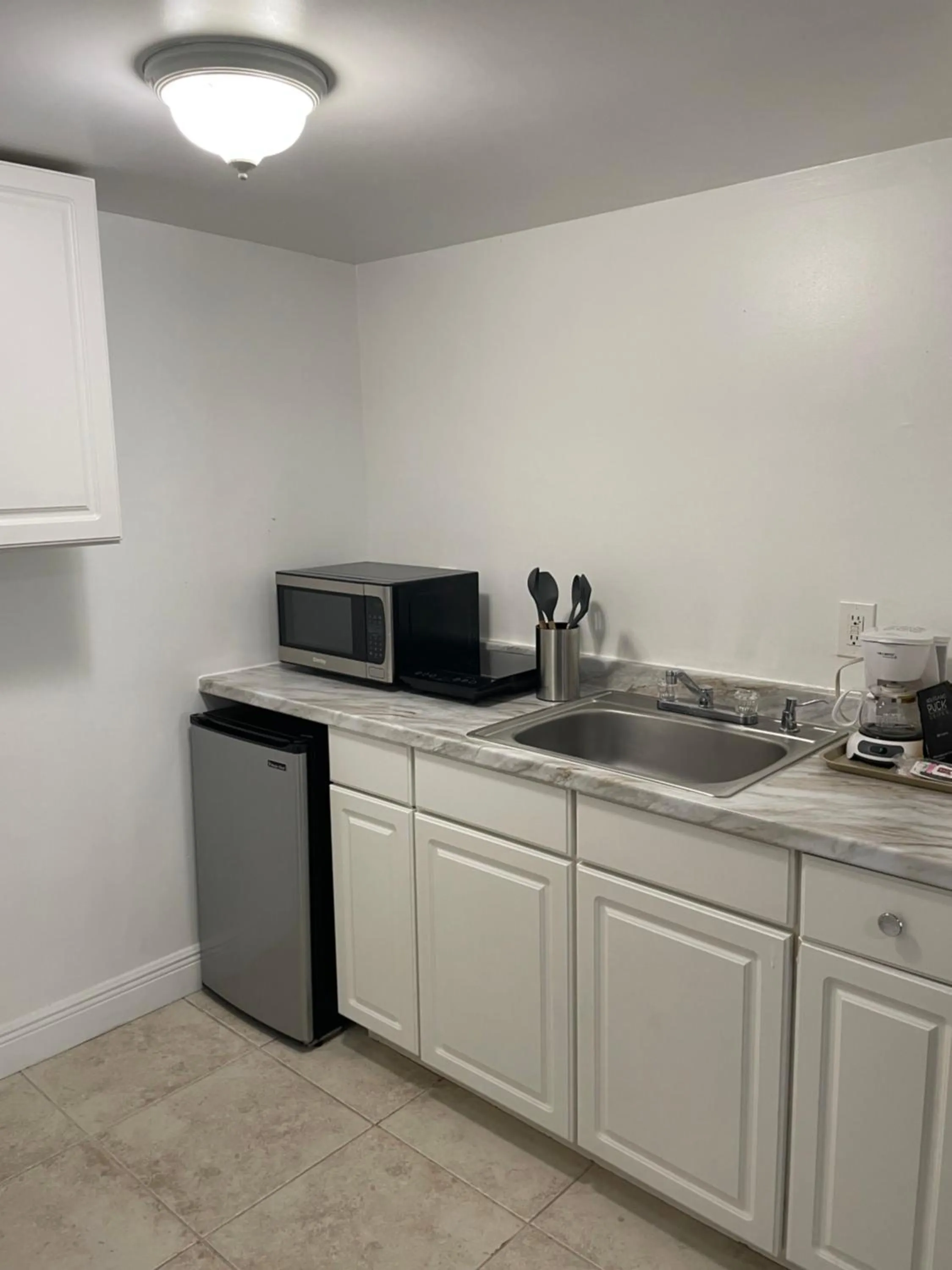 Kitchen or kitchenette in Beach Place Hotel