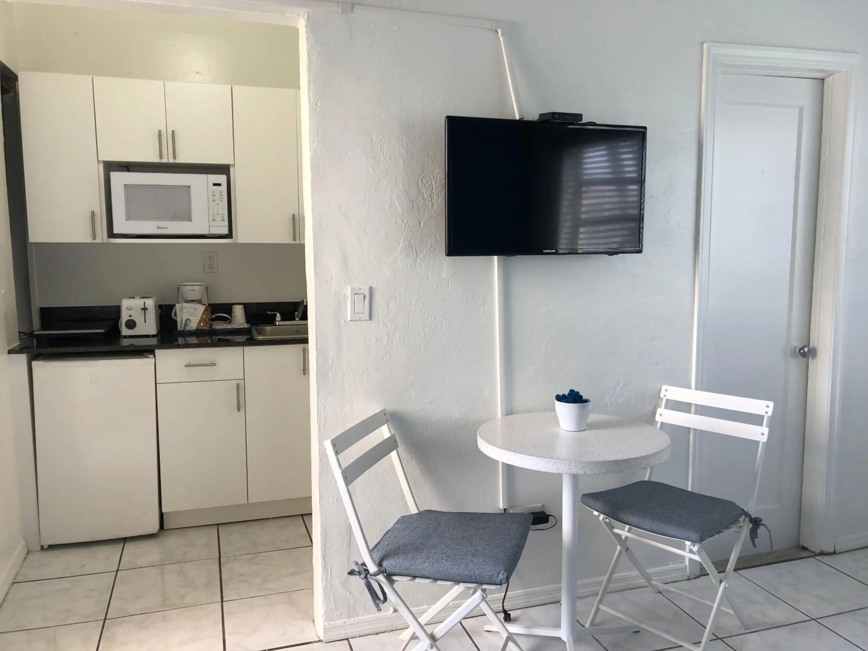 Kitchen or kitchenette in Beach Place Hotel