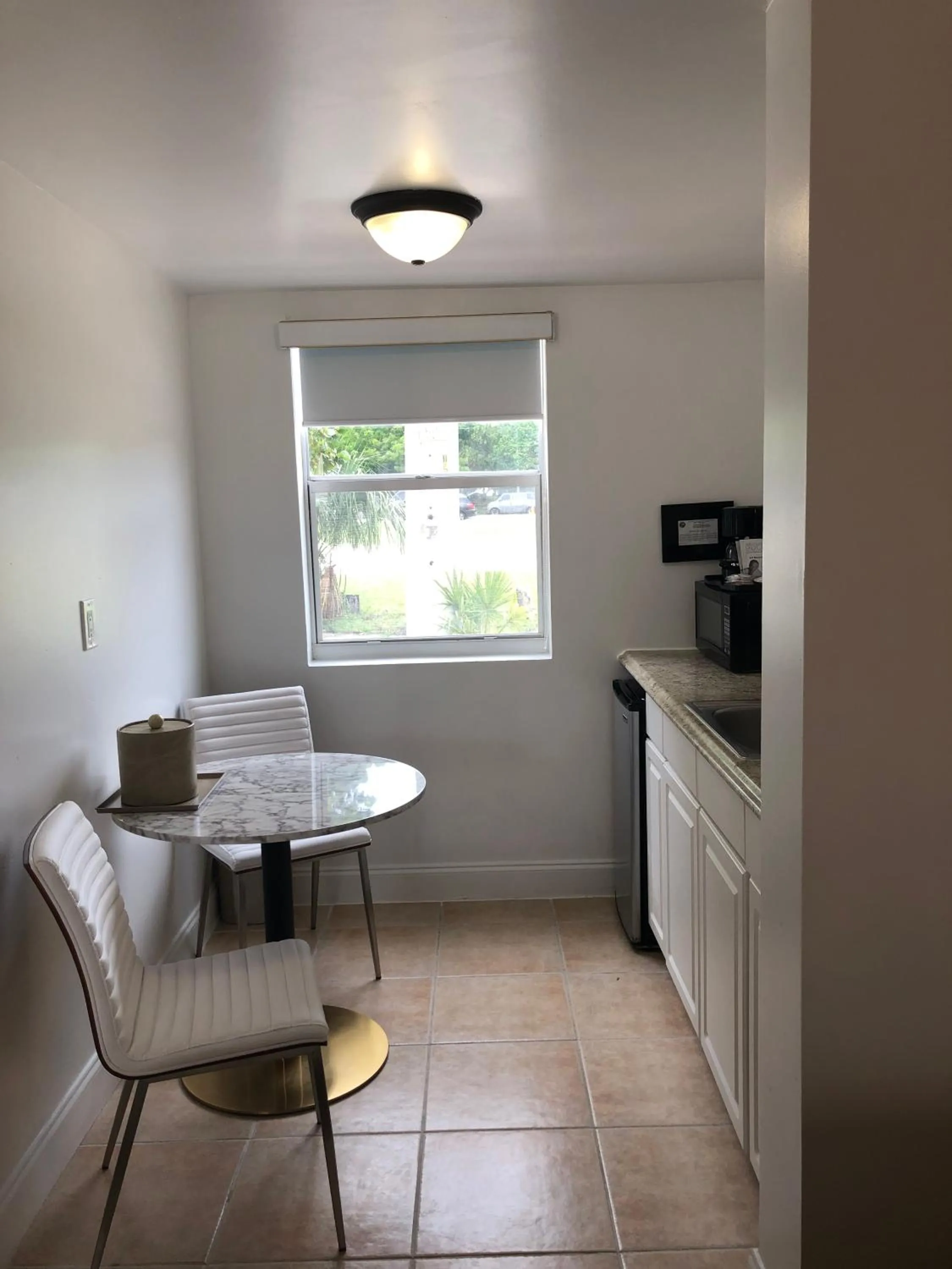 Kitchen or kitchenette in Beach Place Hotel