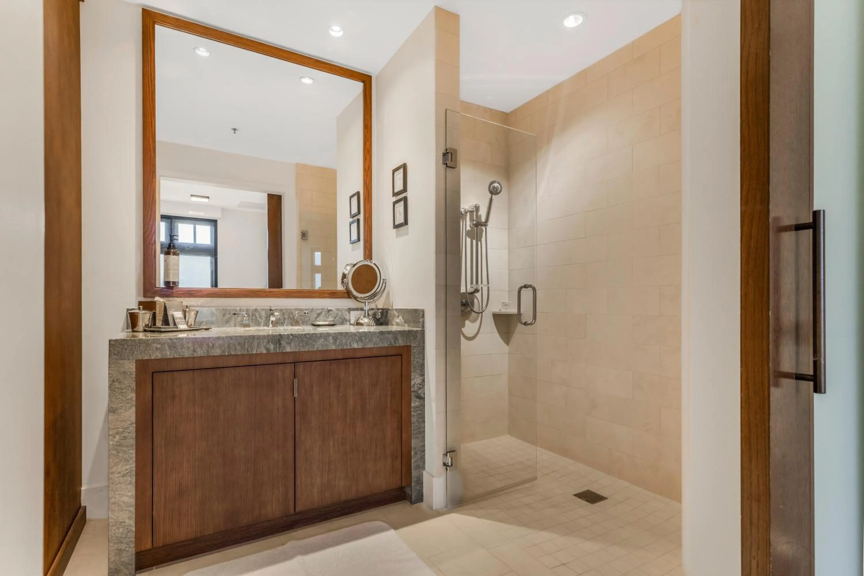 Shower in The Fairmont Heritage Place Ghirardelli Square