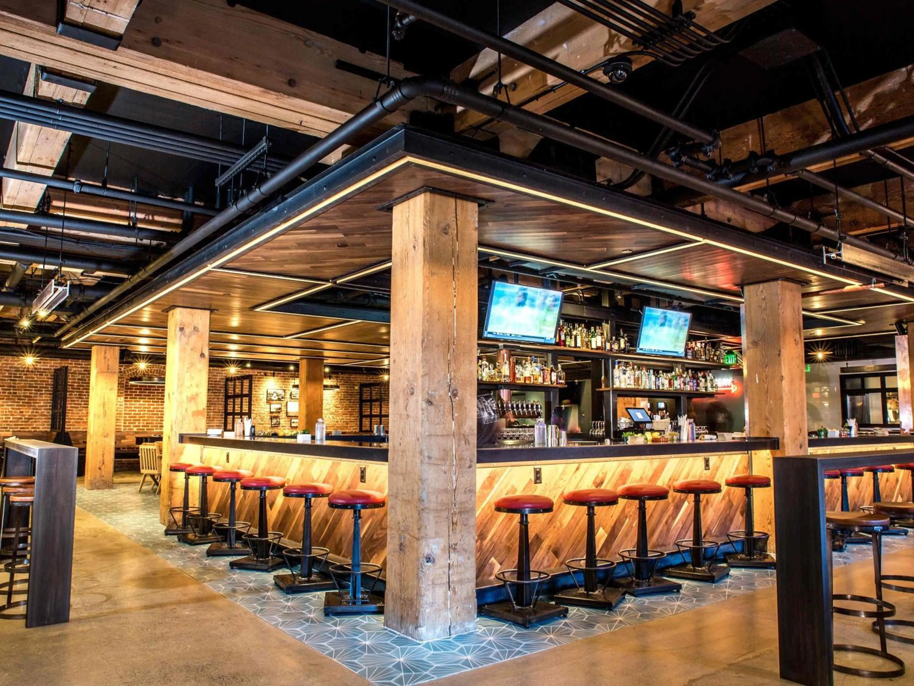 Lounge or bar in The Fairmont Heritage Place Ghirardelli Square