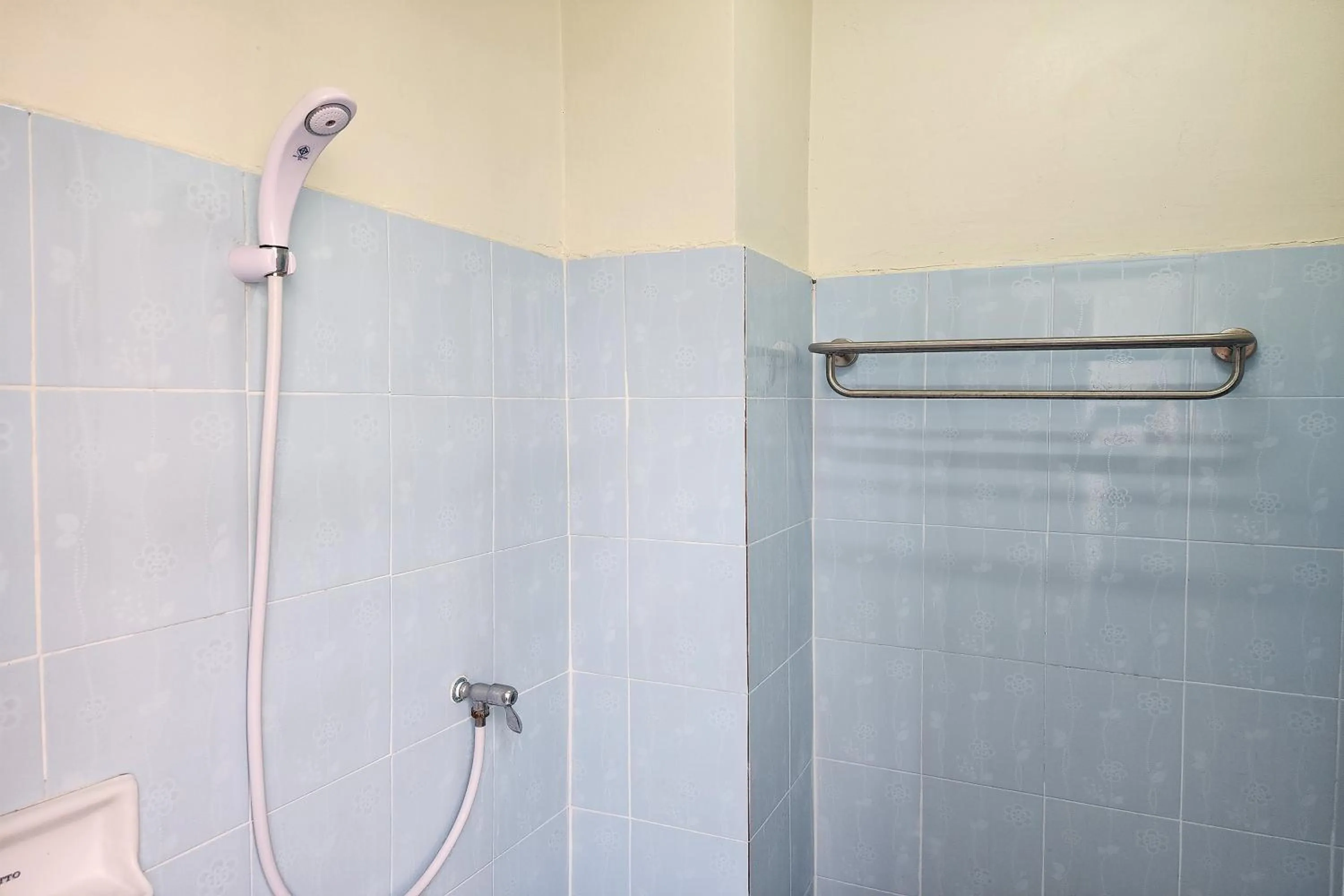 Bathroom in Kim Hotel At Bangplong