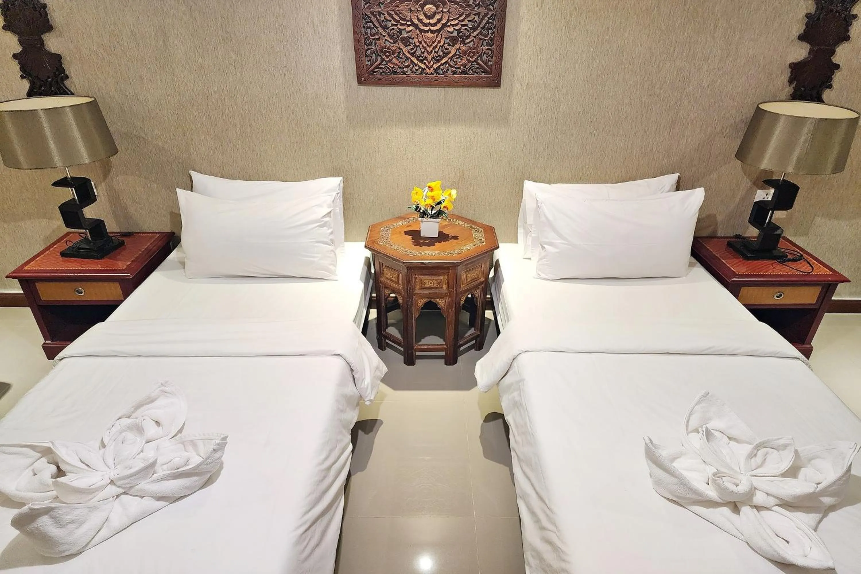 Bedroom, Bed in Kim Hotel At Bangplong