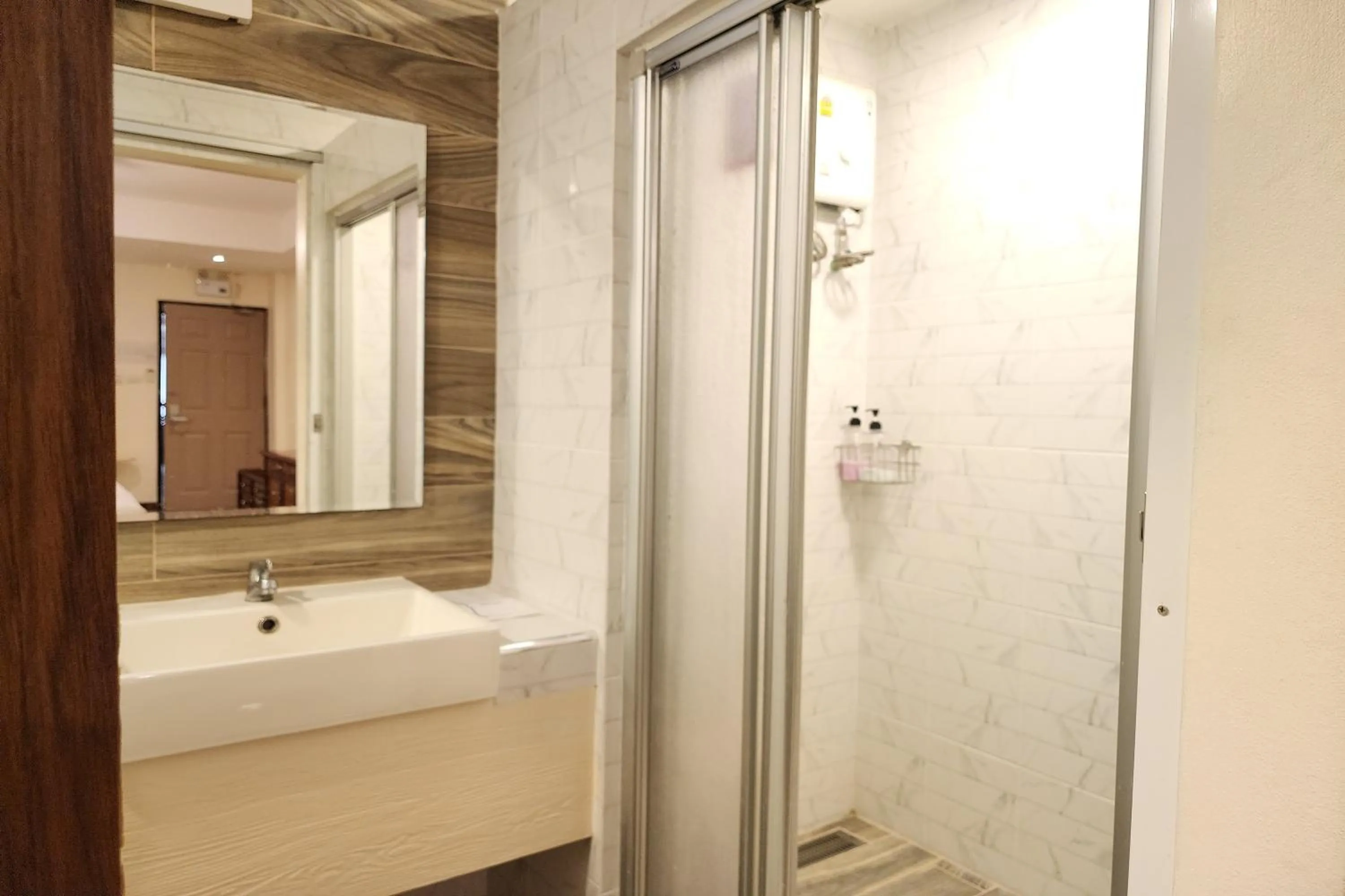 Bathroom in Kim Hotel At Bangplong