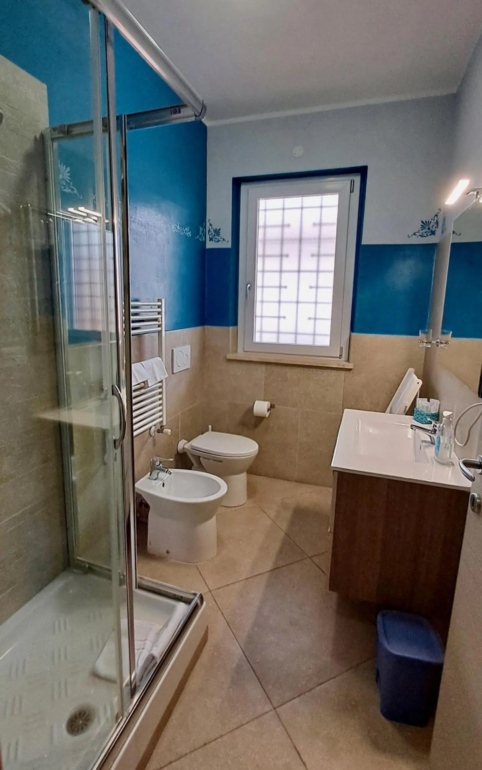 Shower in Guest House Roma Express