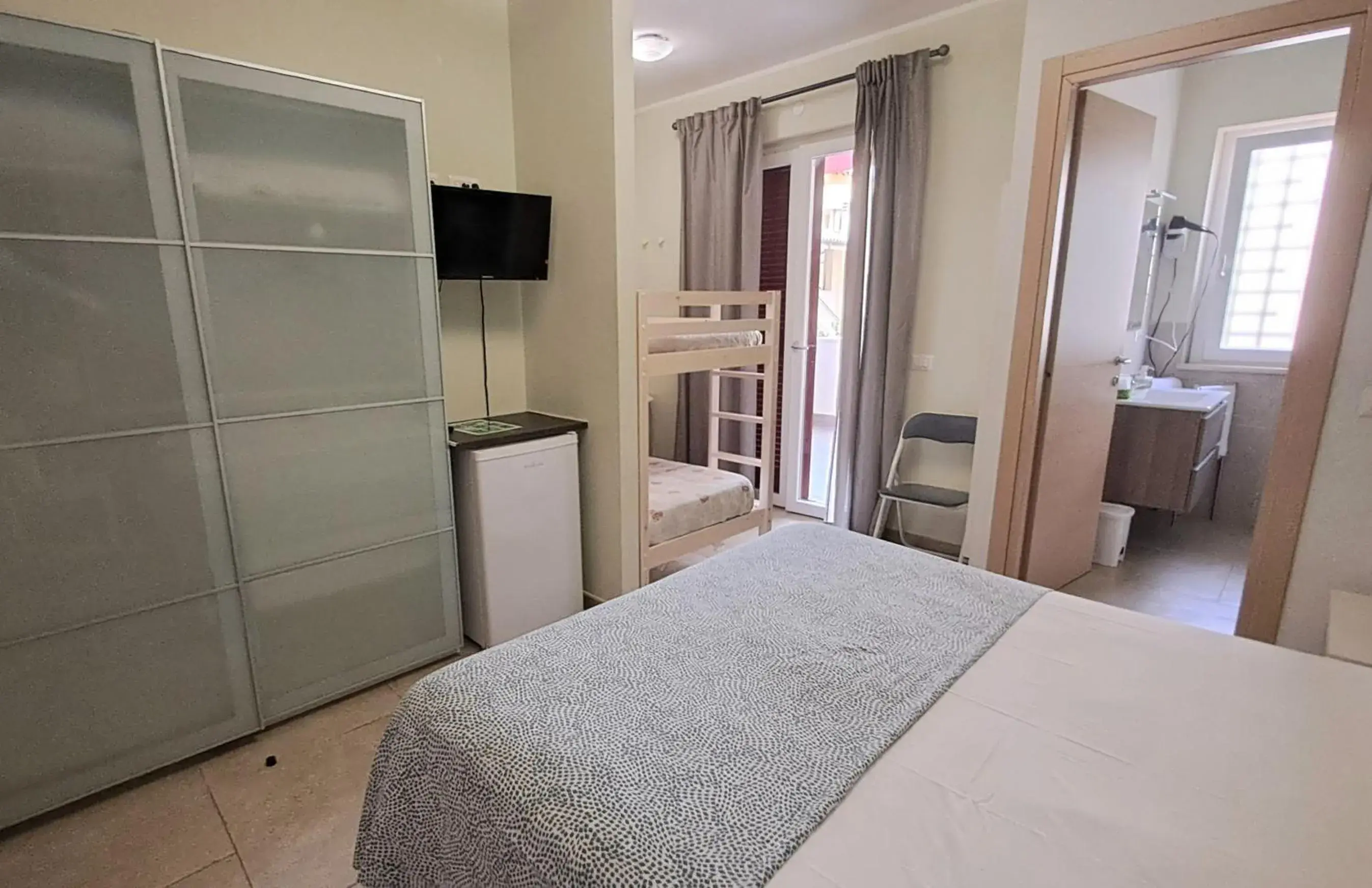 Double Room with Extra Bed - single occupancy in Guest House Roma Express Double Room with Extra Bed - single occupancy in Guest House Roma Express