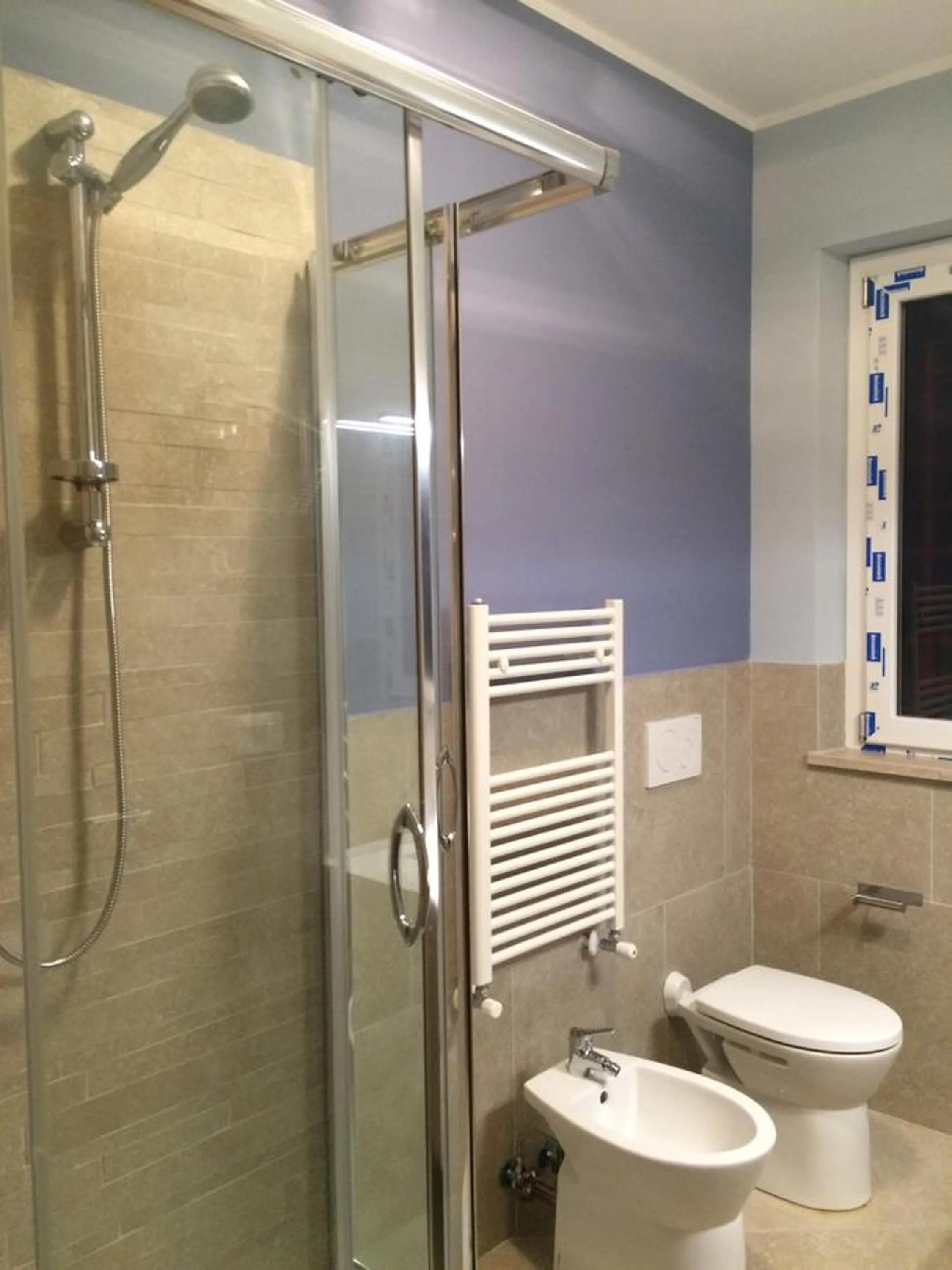 Shower in Guest House Roma Express