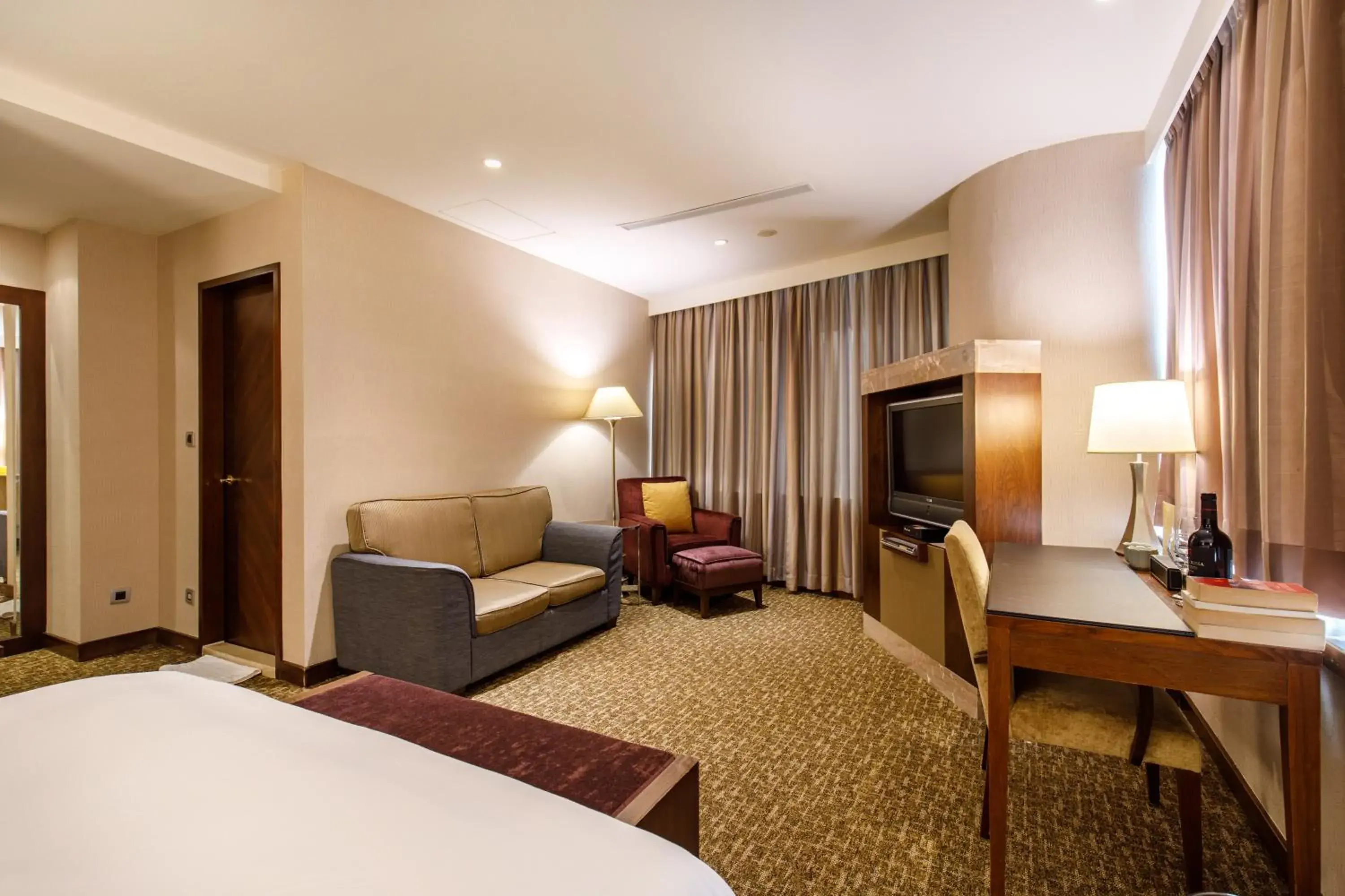 TV and multimedia, Bed in Hotel HD Palace TV and multimedia, Bed in Hotel HD Palace