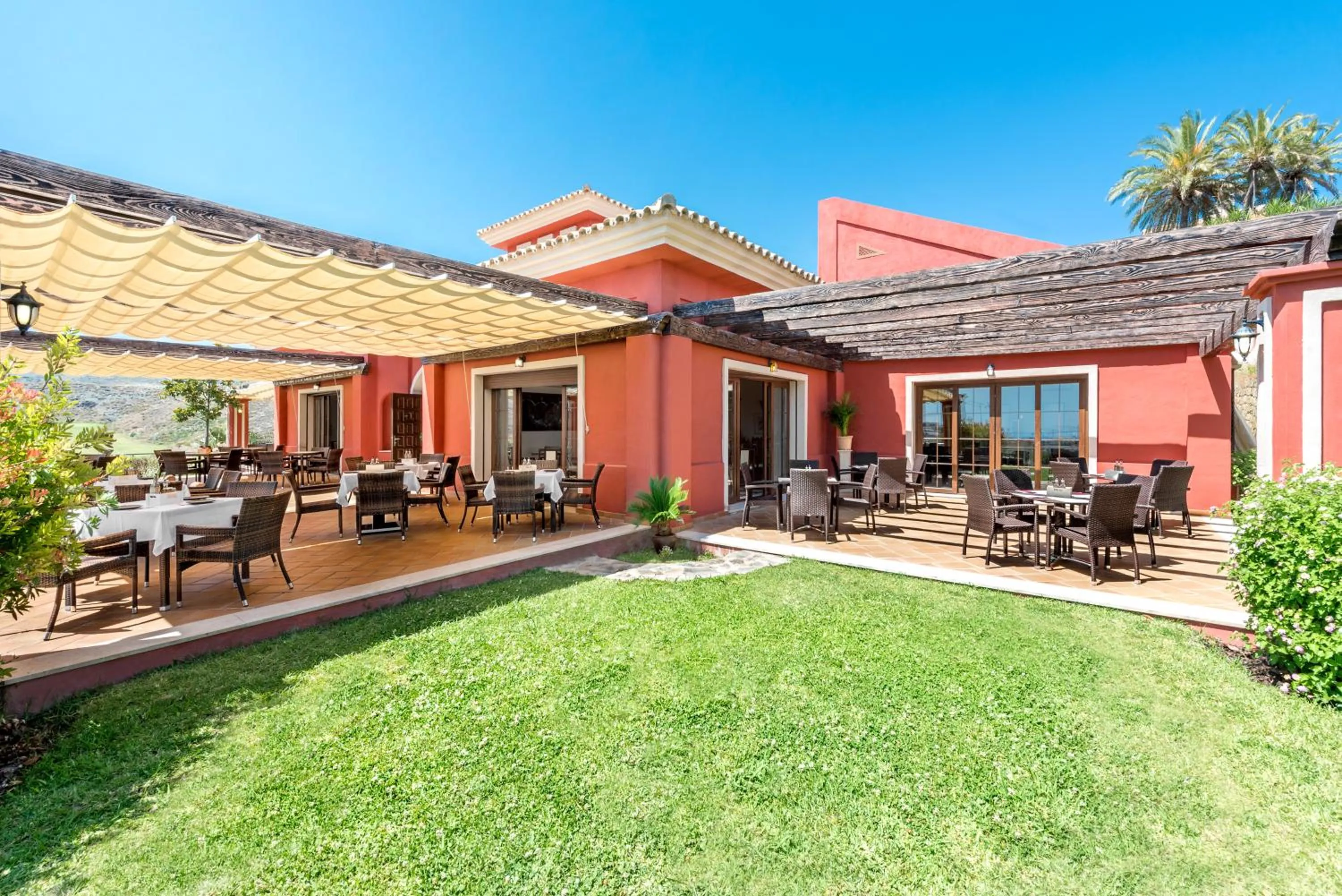 Restaurant/places to eat in Colina del Paraiso